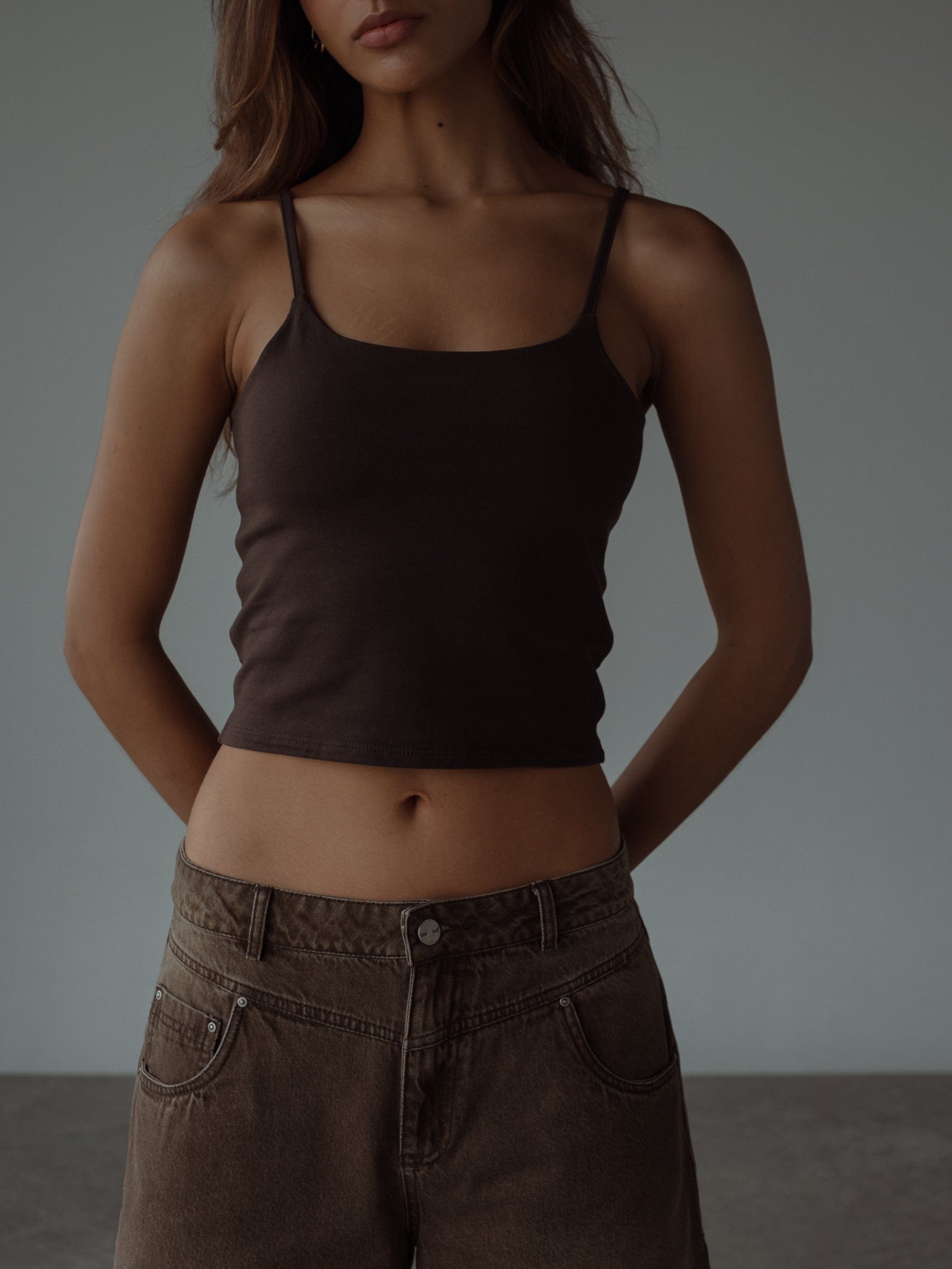 ESSENTIAL TANK TOP - ESPRESSO - imagen 1