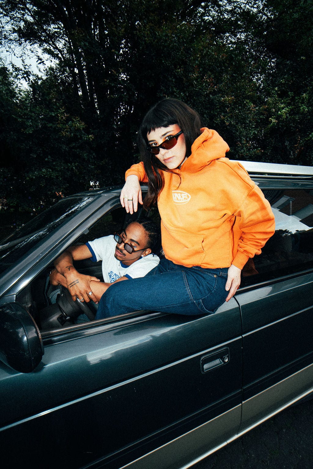 HOODIE SO NICE 2 BE ME NARANJA - imagen 2