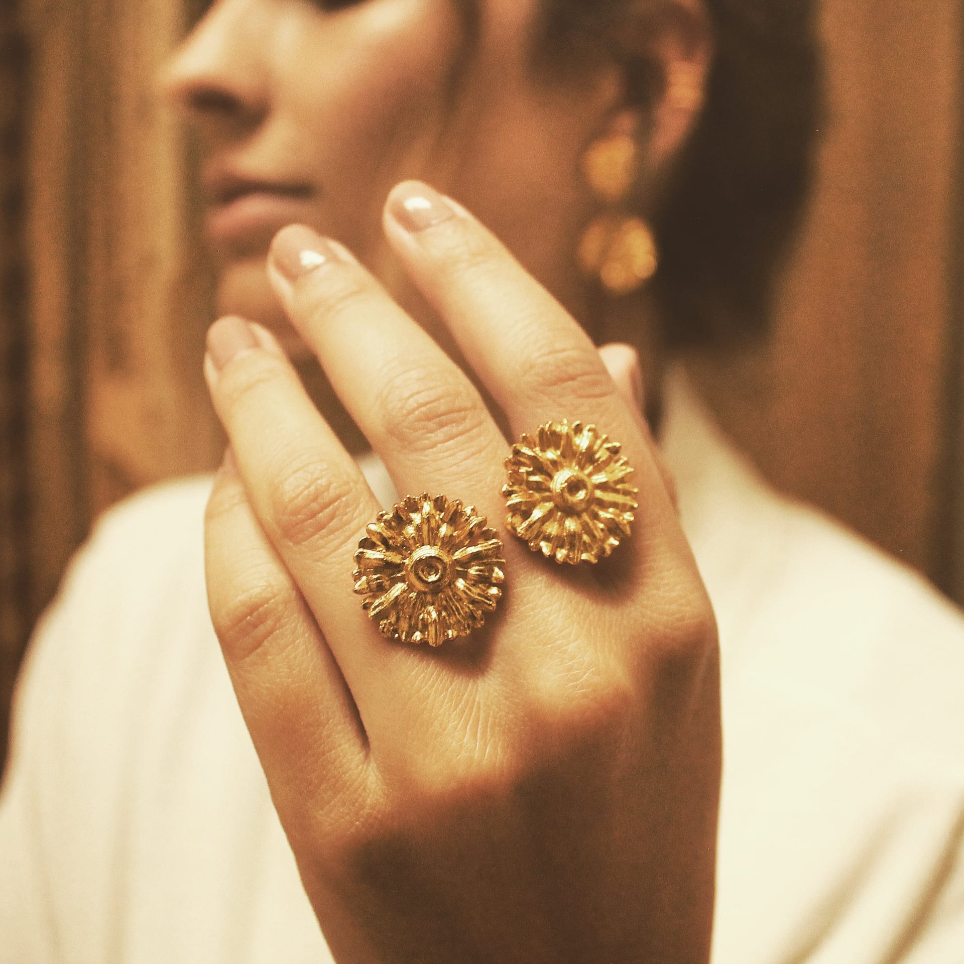 Anillo doble con flores de margarita grandes - imagen 3