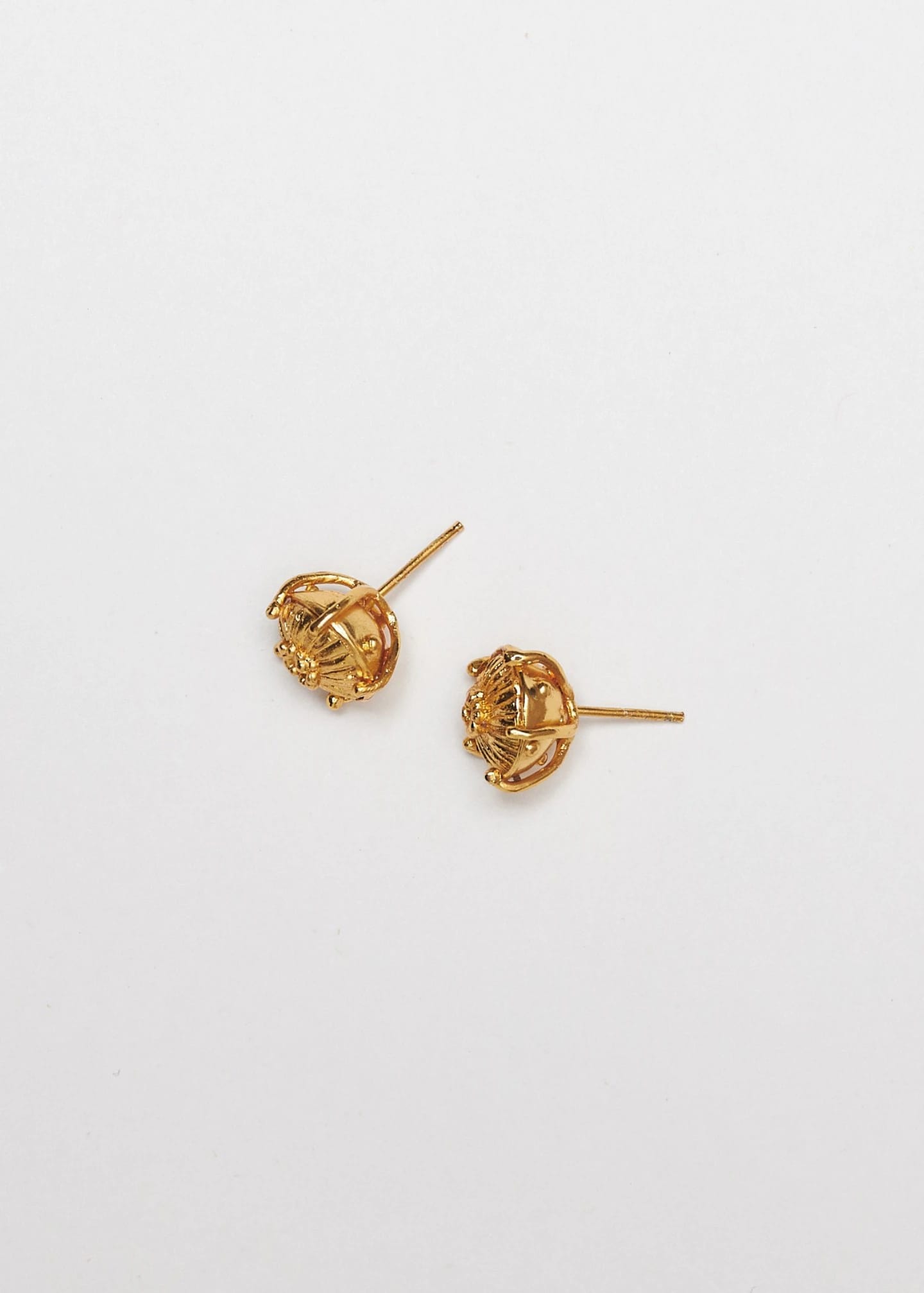 Aretes mini sombrerito dorado - imagen 2