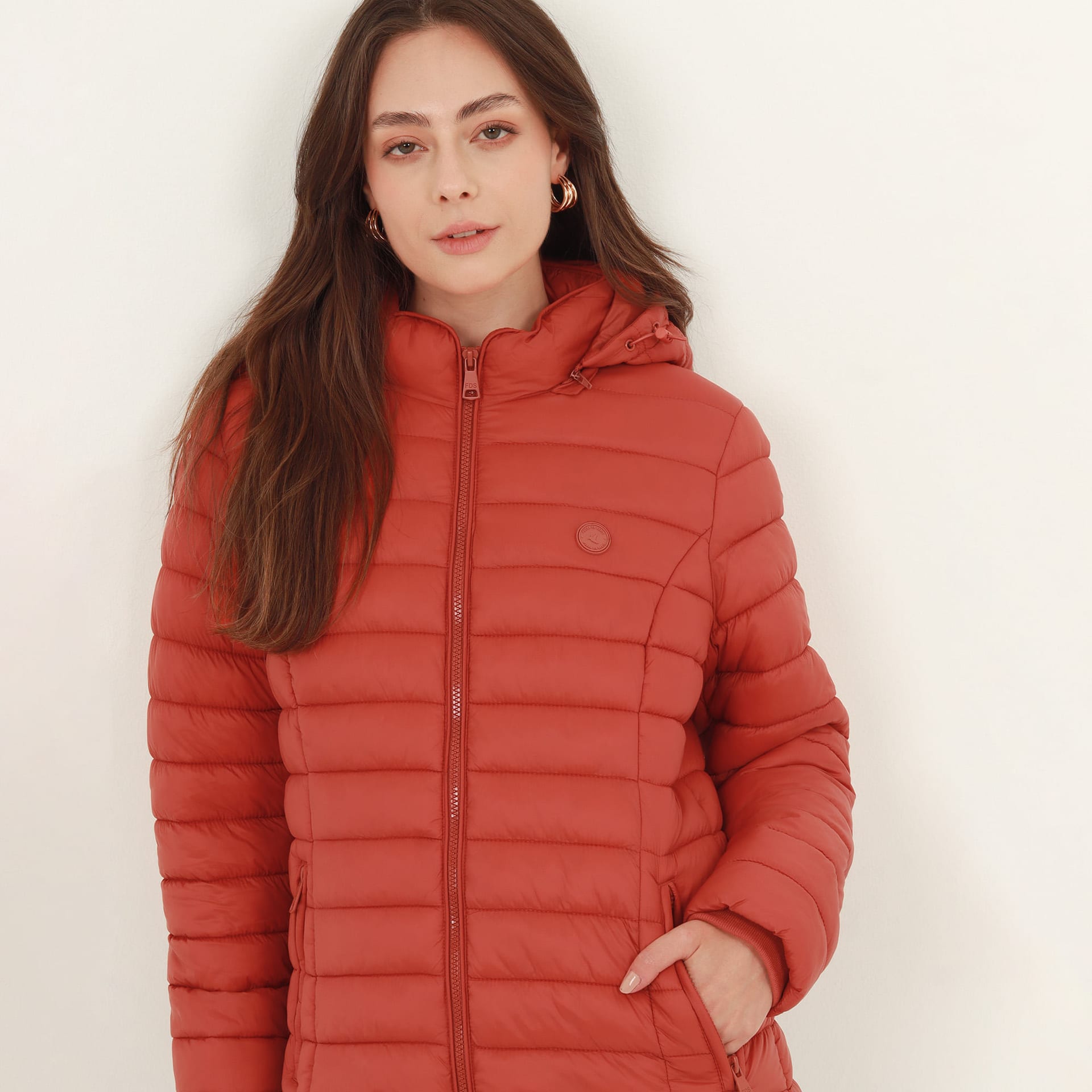 Chaqueta acolchada básica cuello alto con capucha - imagen 52