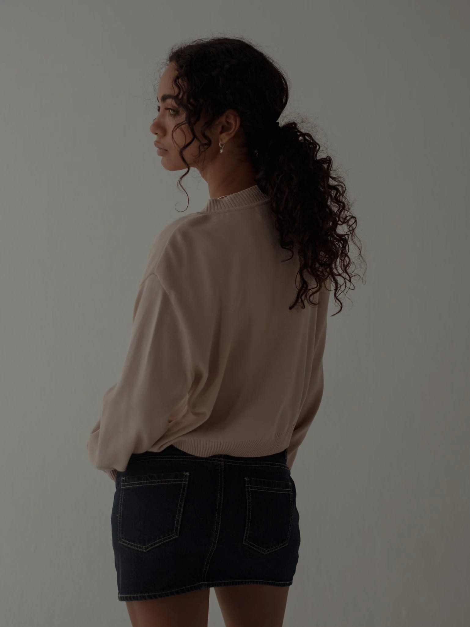 ONE HALF V-NECK KNIT SWEATER - NATURAL COTTON - imagen 7