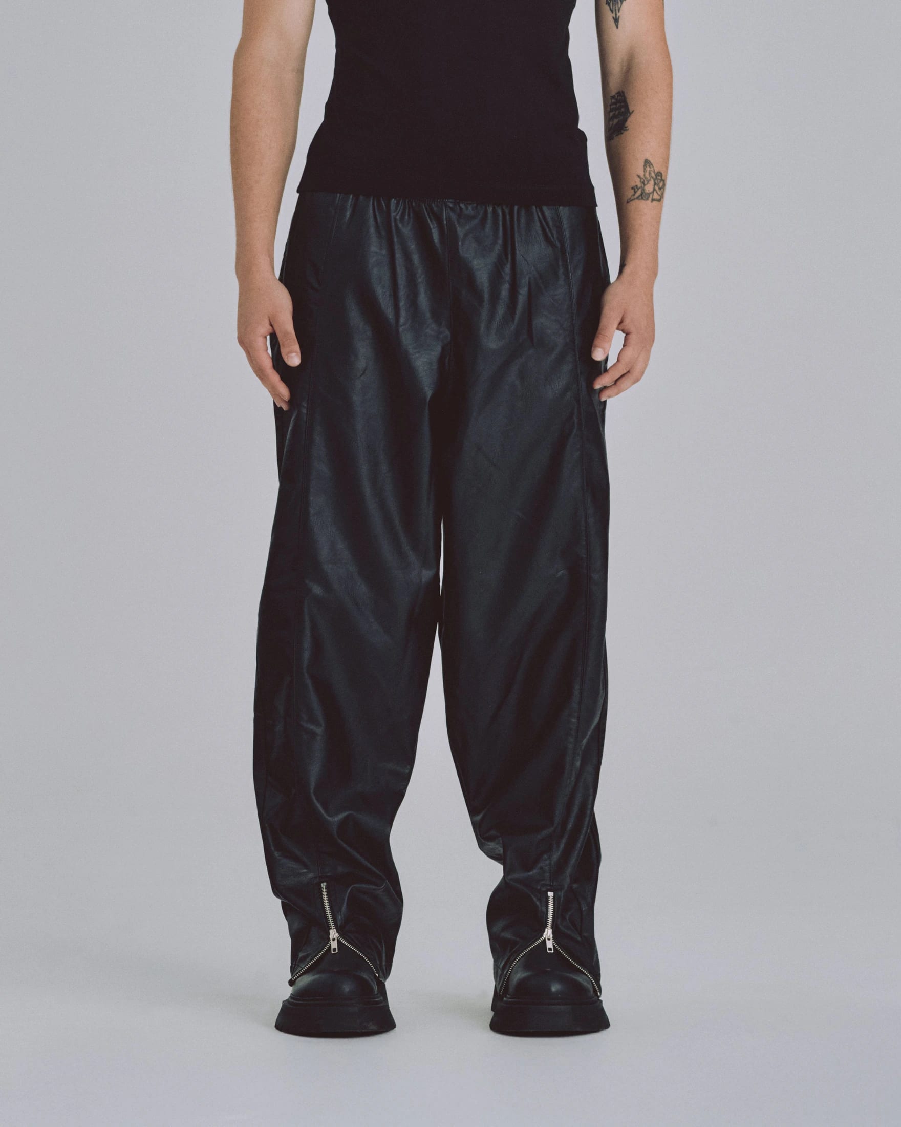 Basics Synthetic Straight Pants Black - imagen 2