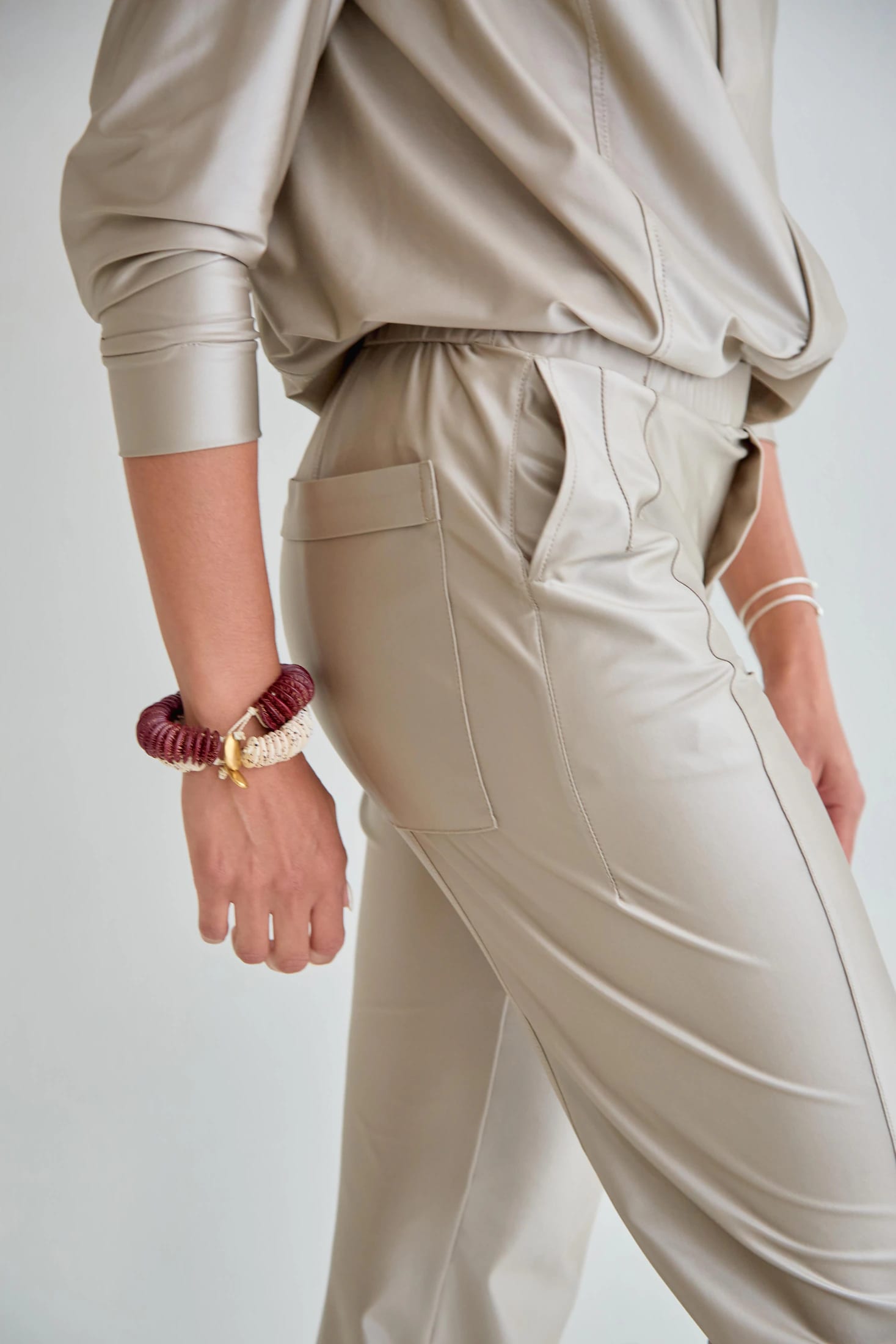 Pantalón Tech Fresh Champaña LUCIDO - imagen 10