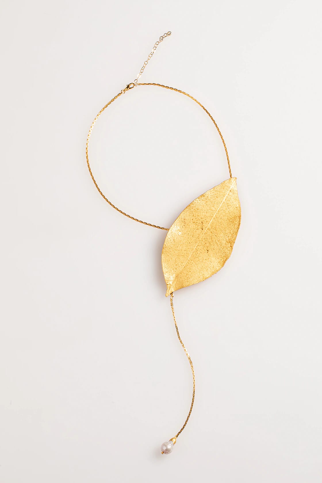GUM BY TREE LEAF AND PEARL NECKLACE - imagen 1
