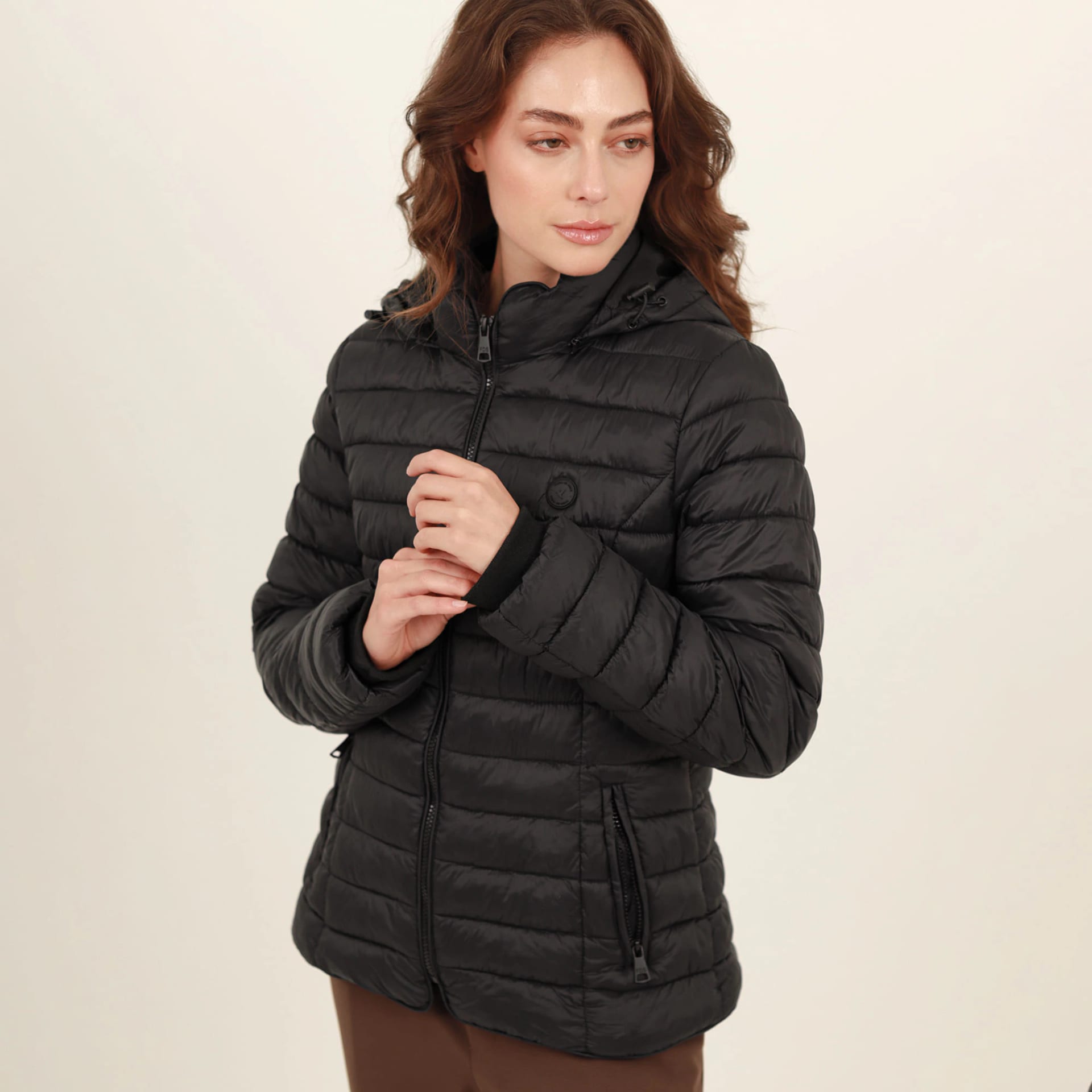 Chaqueta acolchada básica cuello alto con capucha - imagen 35