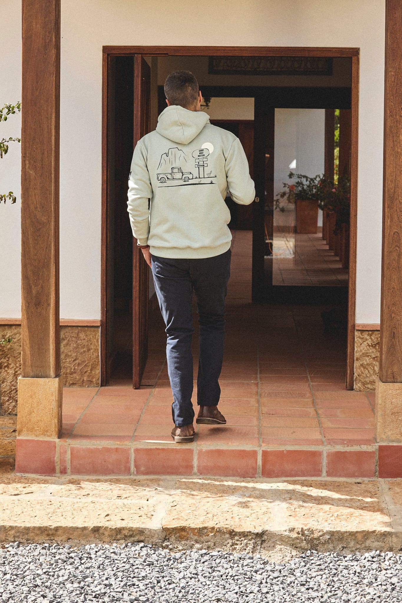 Hoodie Carry What Matters - imagen 3