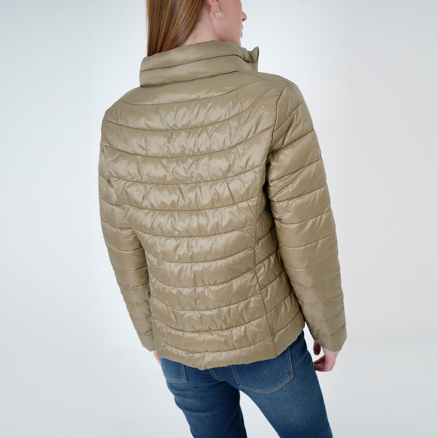 Chaqueta acolchada cuello alto con capucha interna - imagen 37