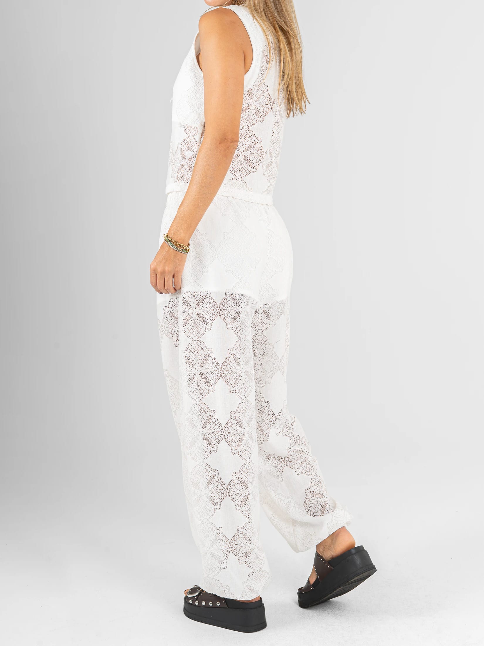 Ref: 0620638 Pantalón pretina con resorte, elaborado en blonda tejida,  cropped, tono Ivory - imagen 2