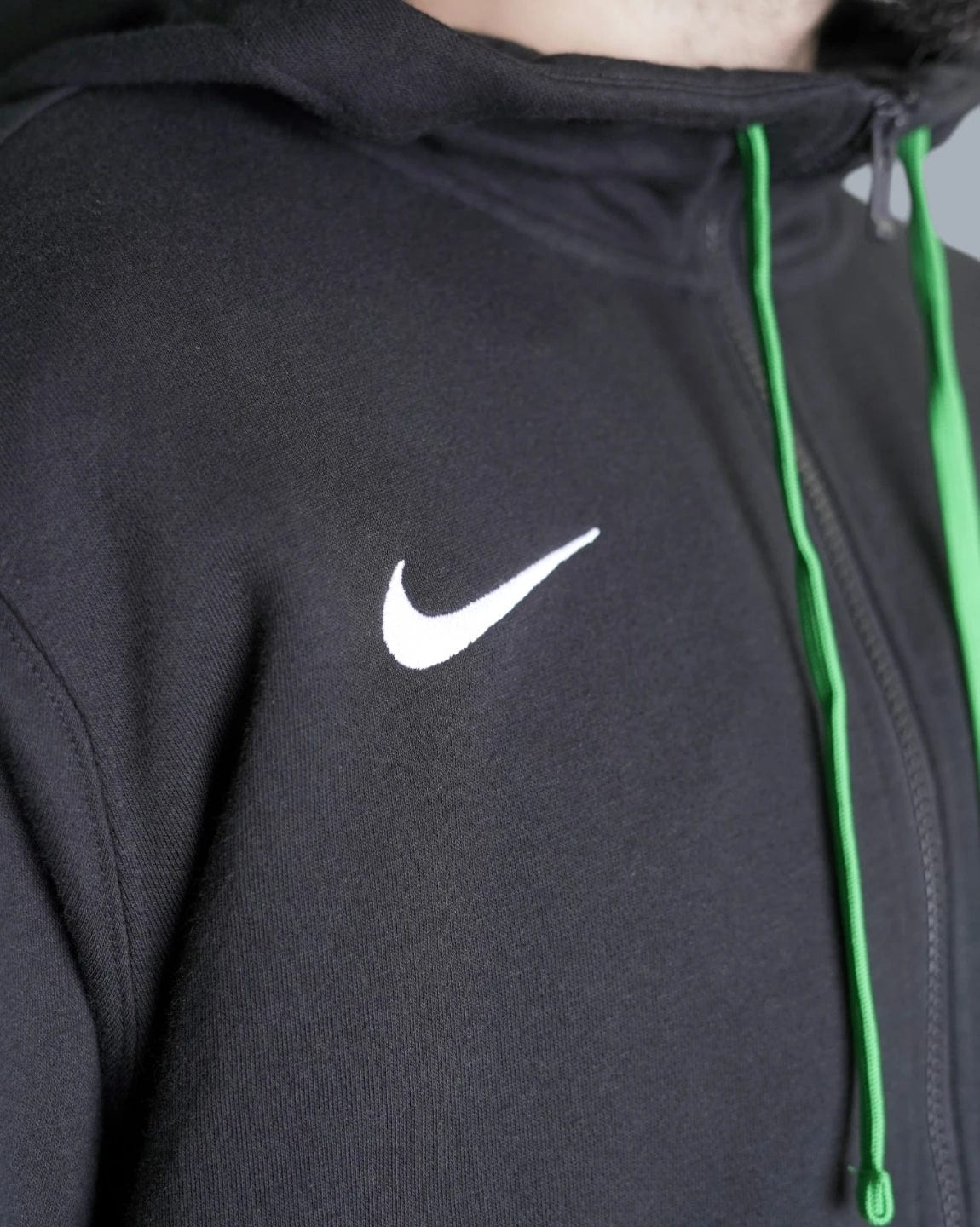 BUZO CIERRE NEGRO HOMBRE NIKE 2026 - imagen 4