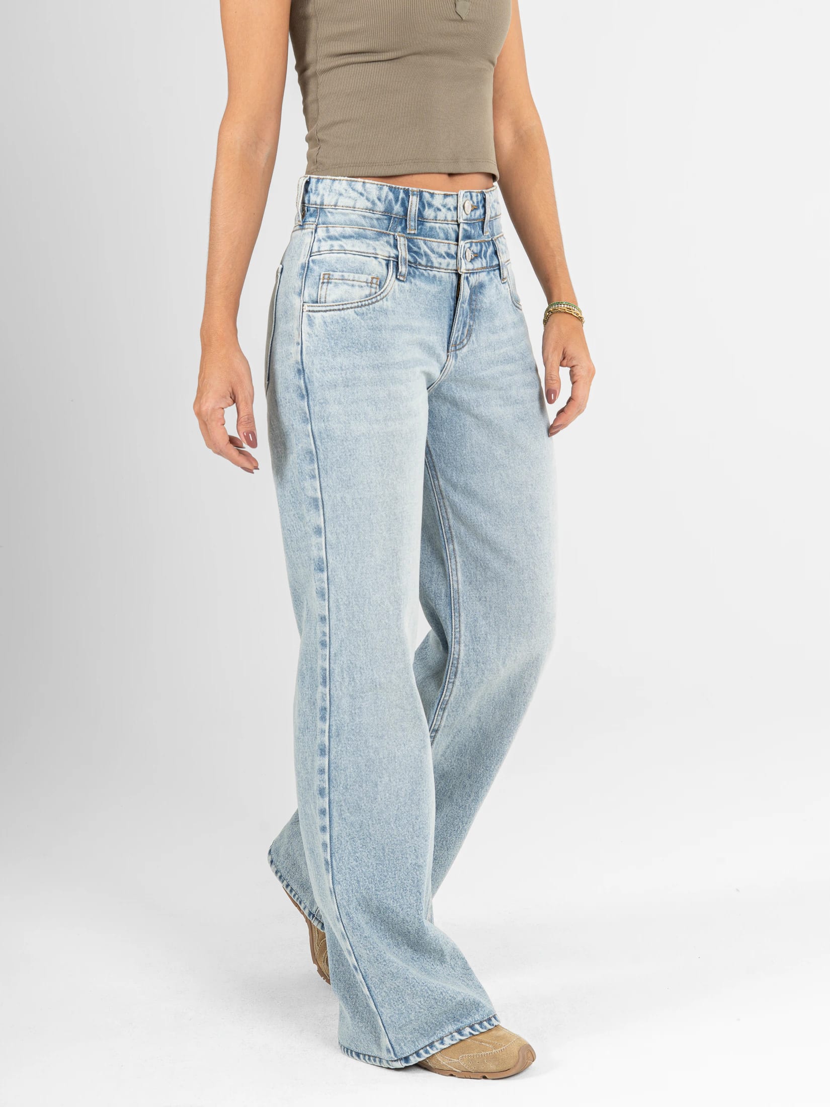 Ref: 066503 Jean mom flare, rígido, detalle en pretina, tono azul medio - imagen 3