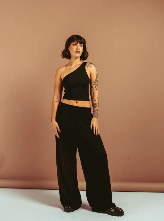 BLUSA ASIMÉTRICA NEGRA - imagen 2