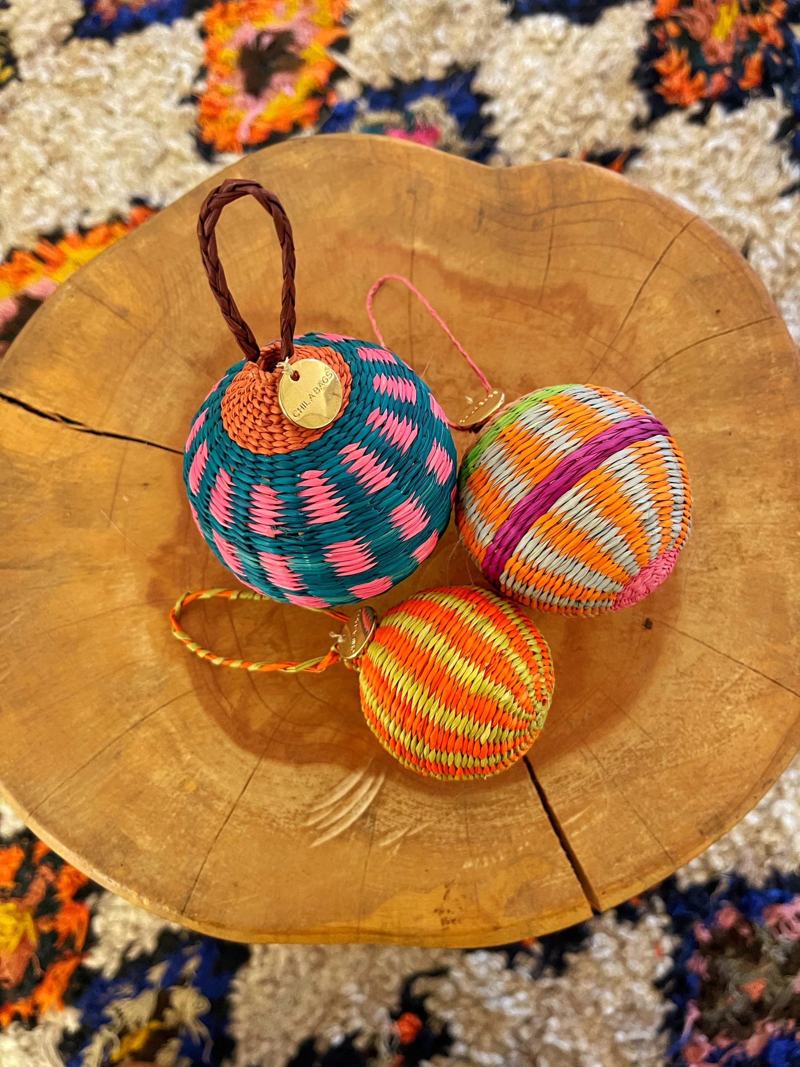 Handmade Iraca Palm Christmas Balls - Set of 3 - imagen 2