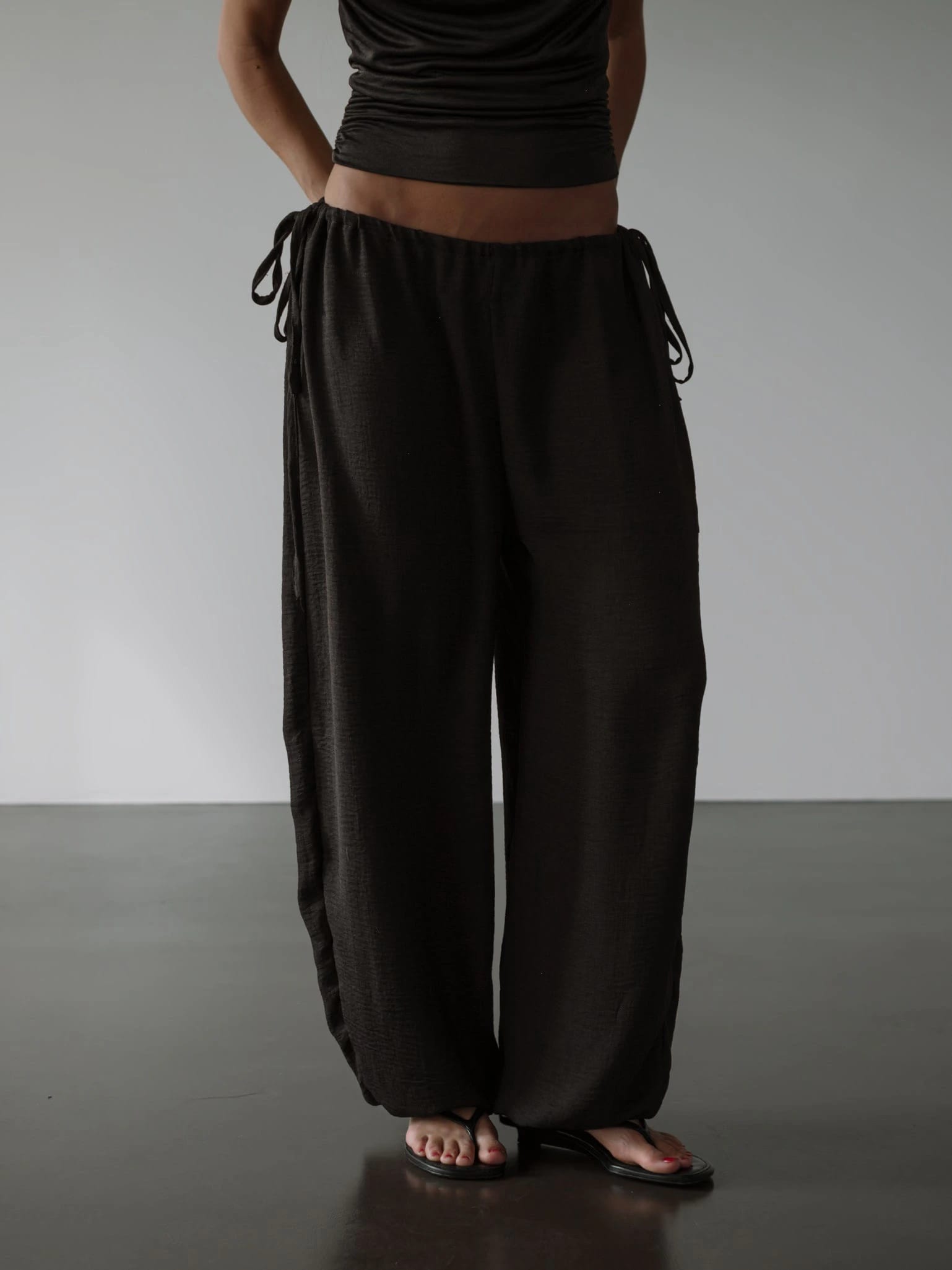 BREEZY SLOUCHY PANTS - BLACK - imagen 2