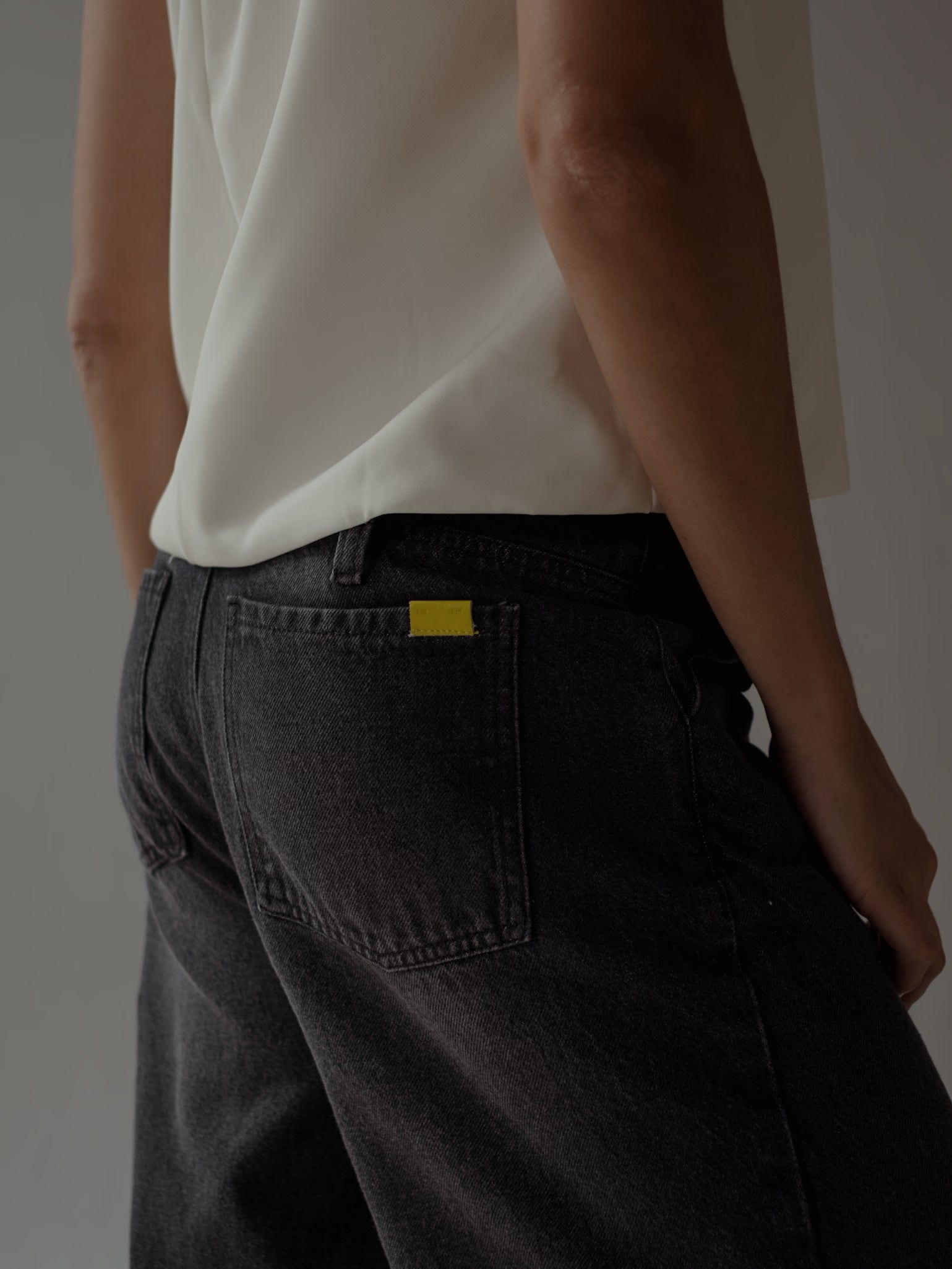 SARTORIAL BARREL JEAN - BLACK PEPPER - imagen 8