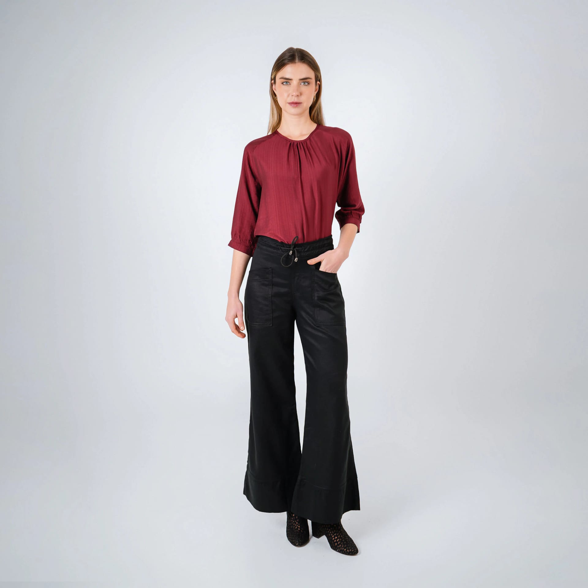 Pantalón básico estilo cargo bota flare con ajuste en cintura - imagen 2