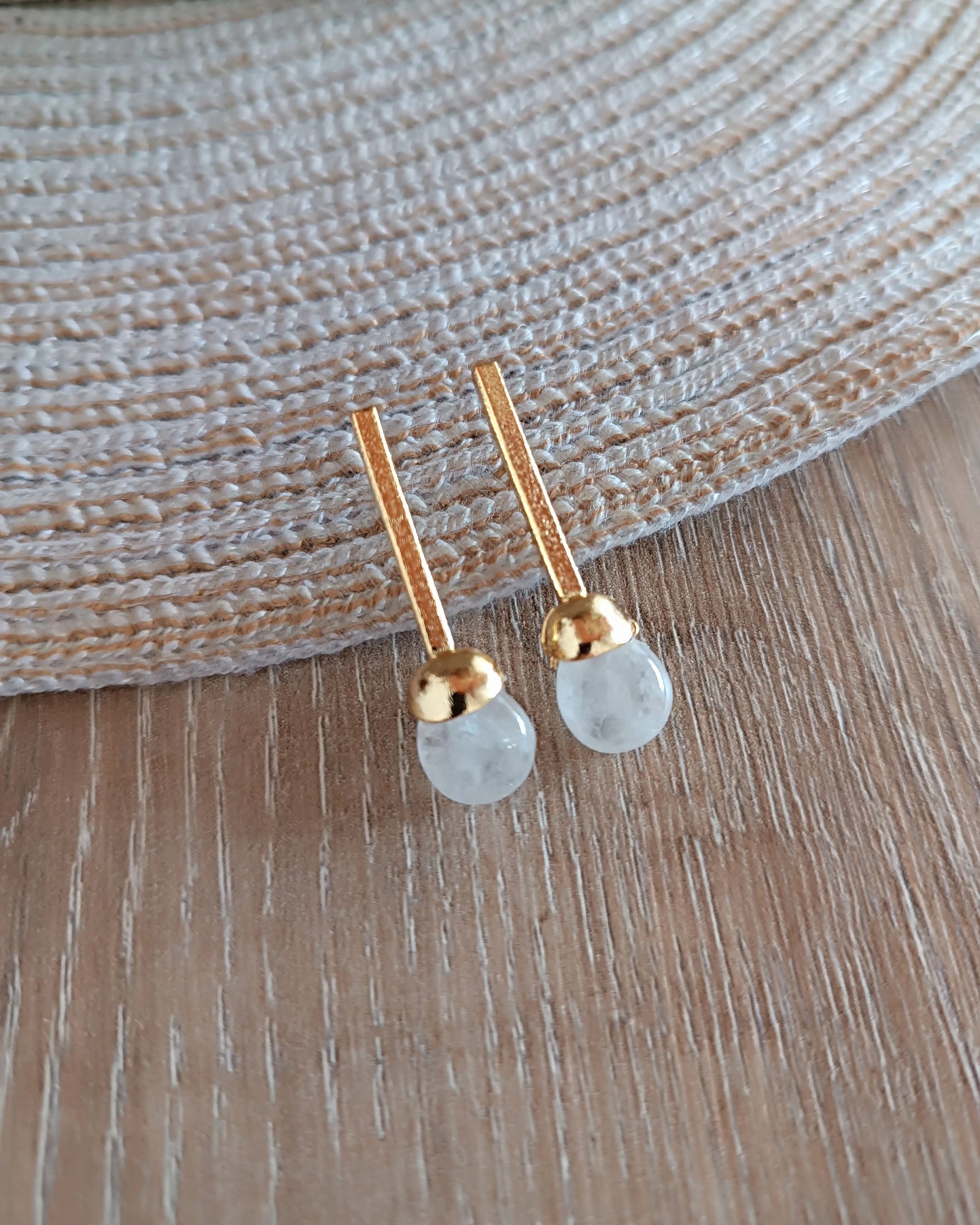 Aretes en bronce y cuarzo cristal, Fernanda - imagen 6