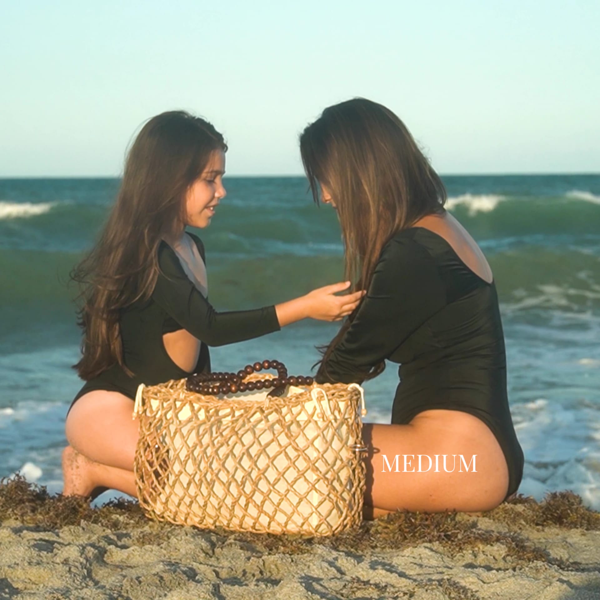 Woven Bead Handle Tote - imagen 2