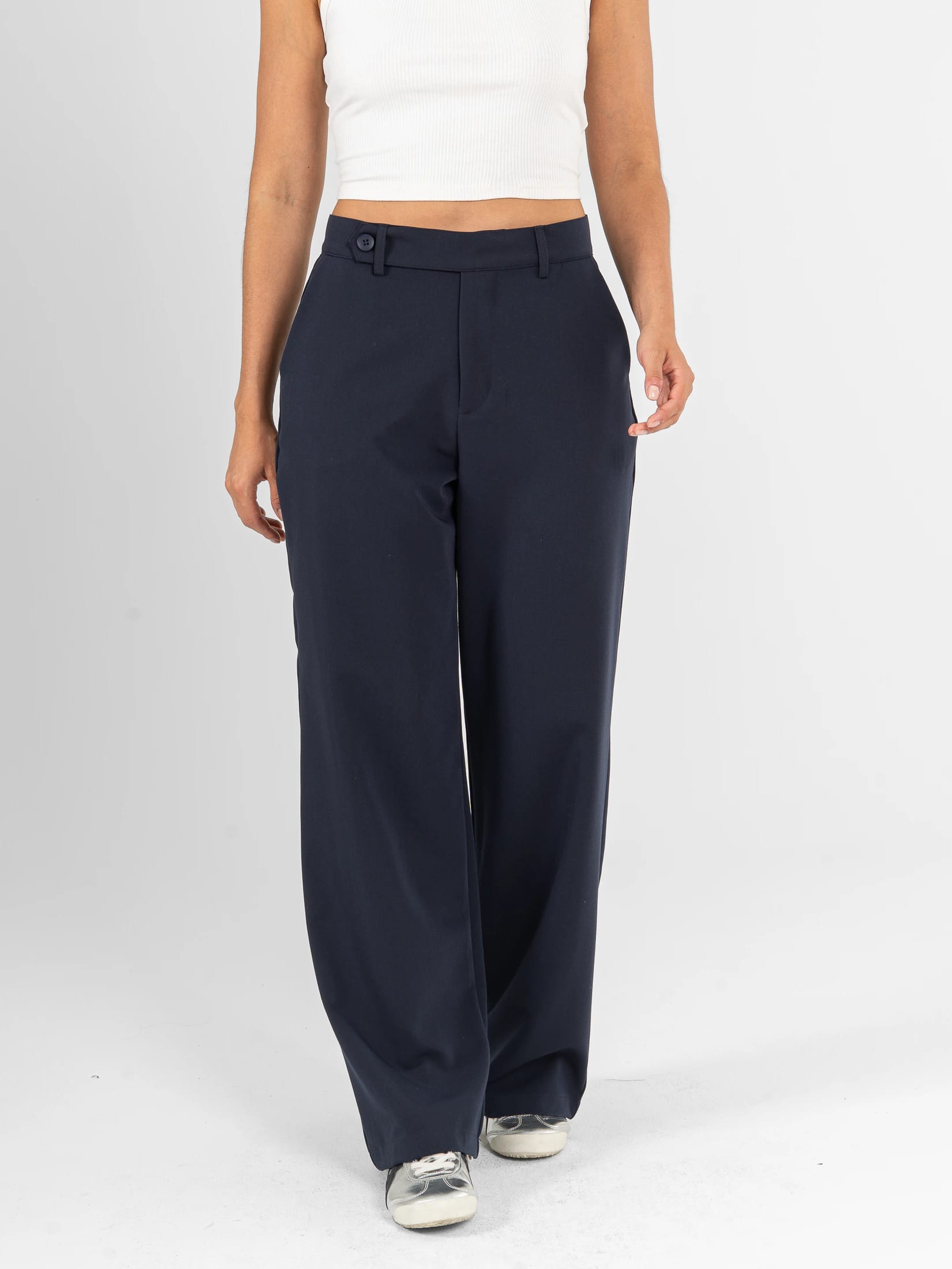 Ref: 0620566 Pantalón straight leg, tejido plano liviano, stretch, tiro alto, detalle en pretina, tono azul oscuro - imagen 4
