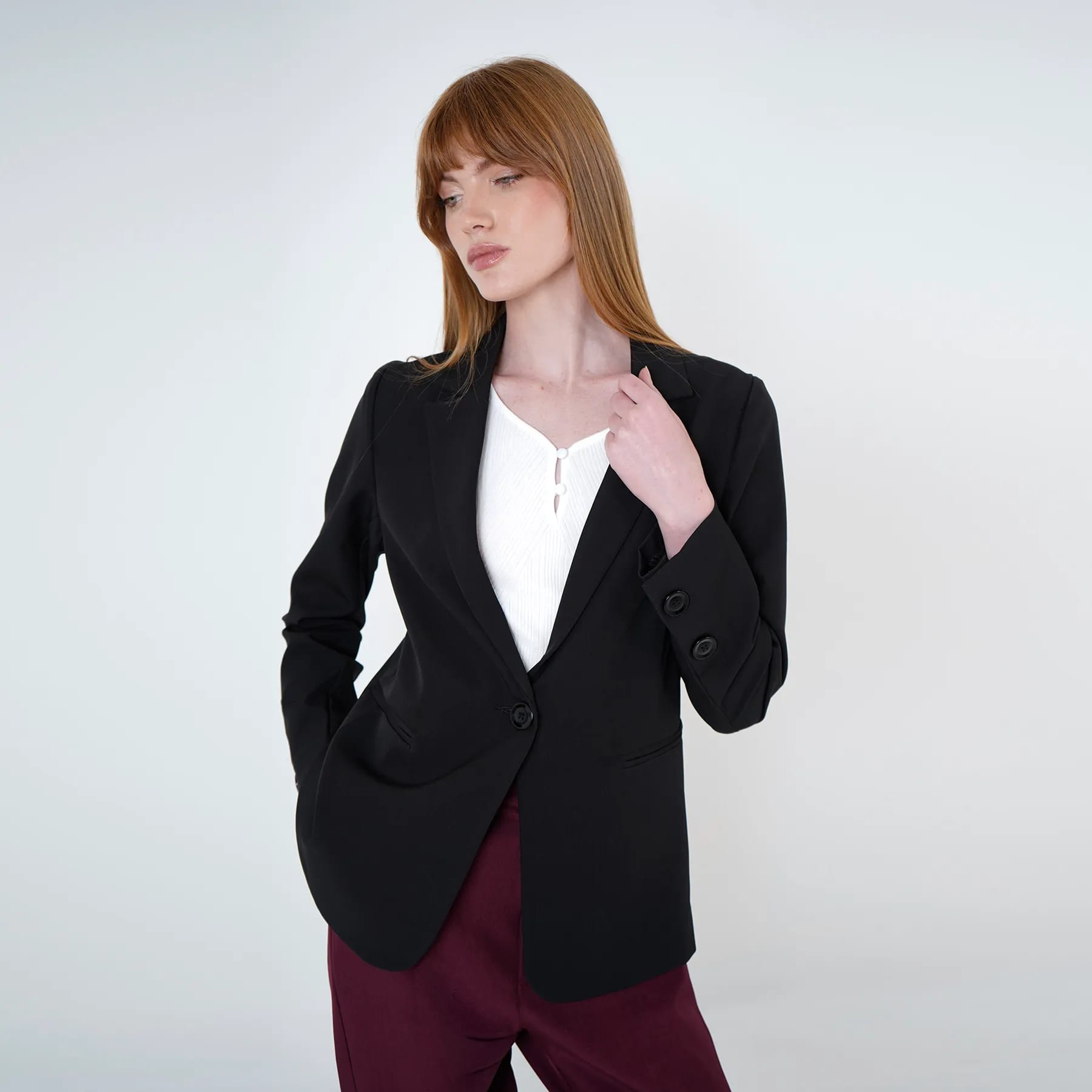 Chaqueta blazer básico con solapa y botones - imagen 22