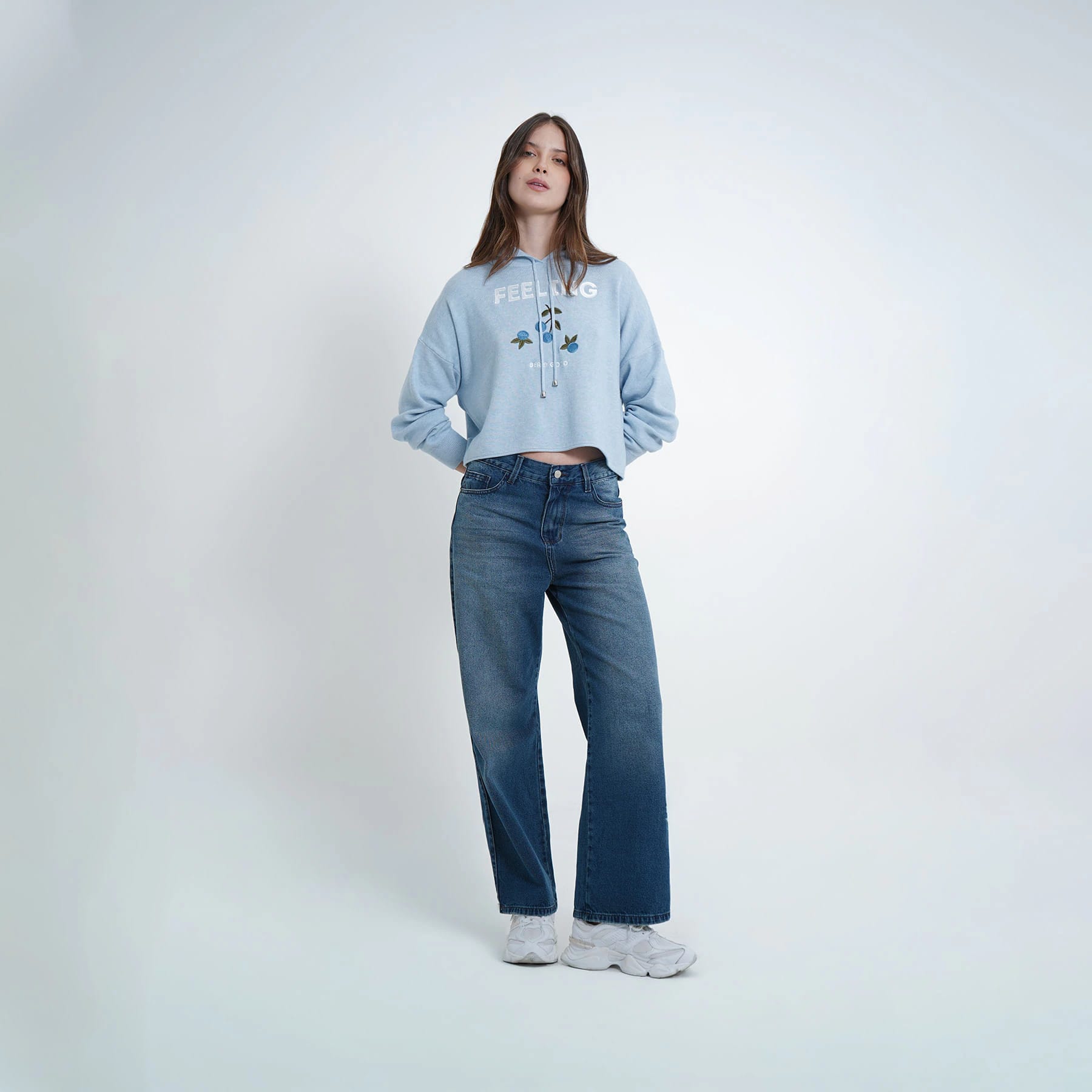 Buzo sudadera crop con capucha bordado Berry - imagen 8