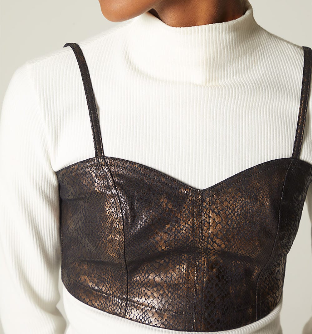 Blusa crop top de tiras en piton - imagen 3