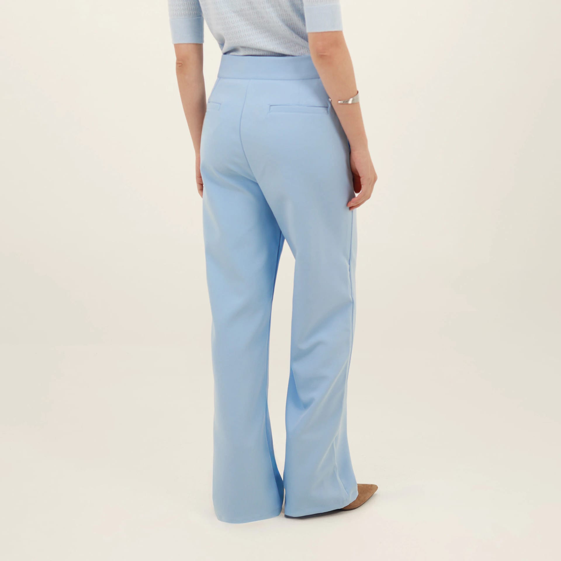 Pantalón bota recta clasico con bolsillos de ribete - imagen 5