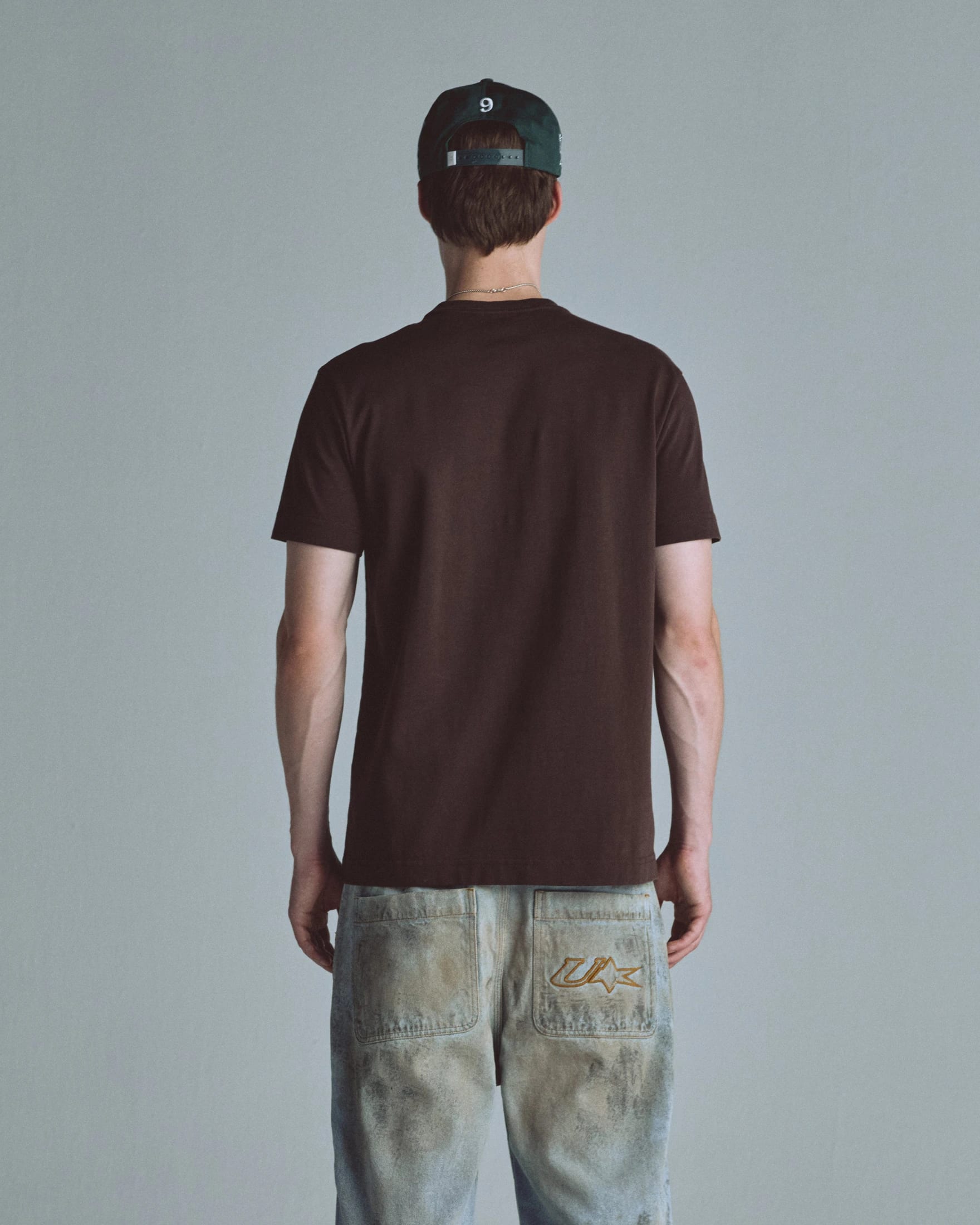 Basics Tiny Logo Regular Fit Tshirt Brown - imagen 6