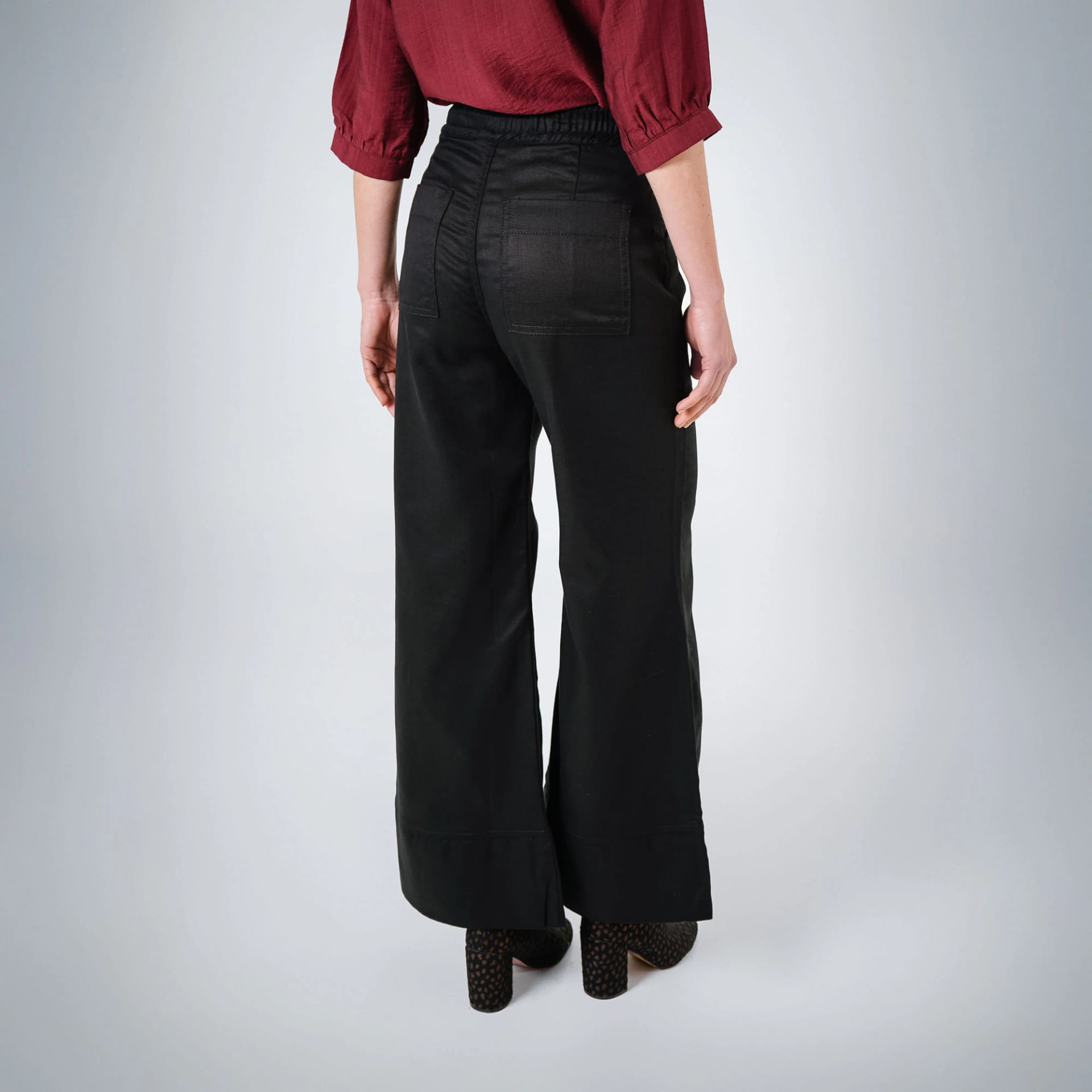Pantalón básico estilo cargo bota flare con ajuste en cintura - imagen 4