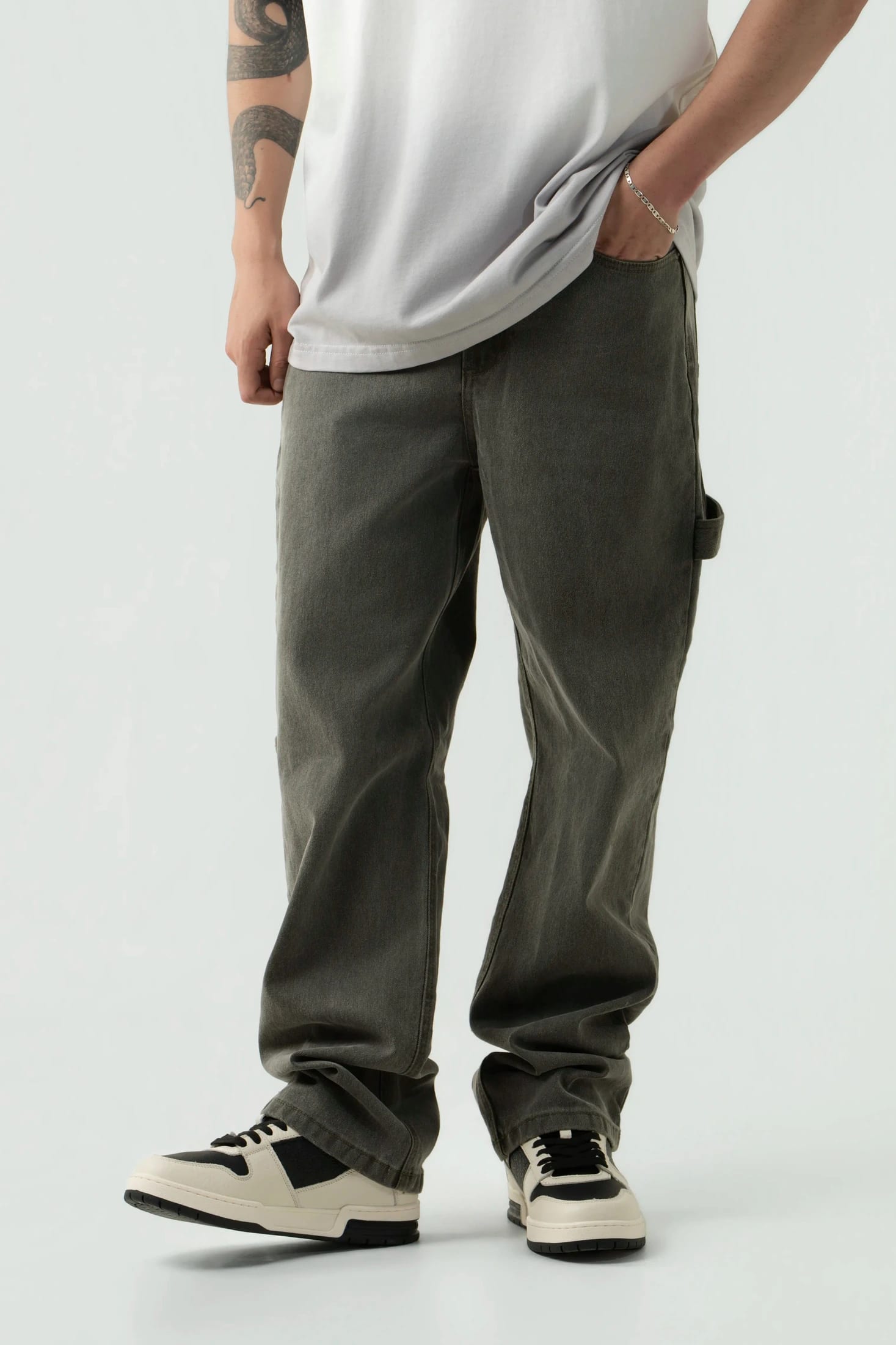 PANTALON CARGO COLOR VERDE MILITAR - imagen 2