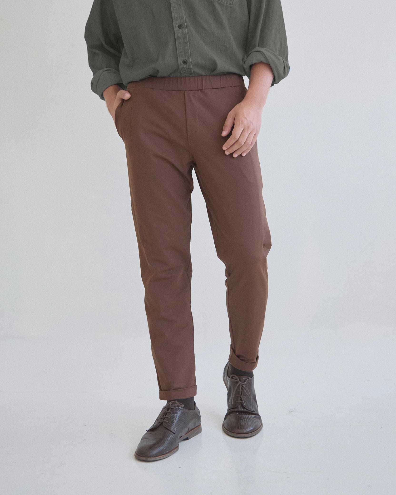 Pantalón Tech Clásico Café MAGO - imagen 4
