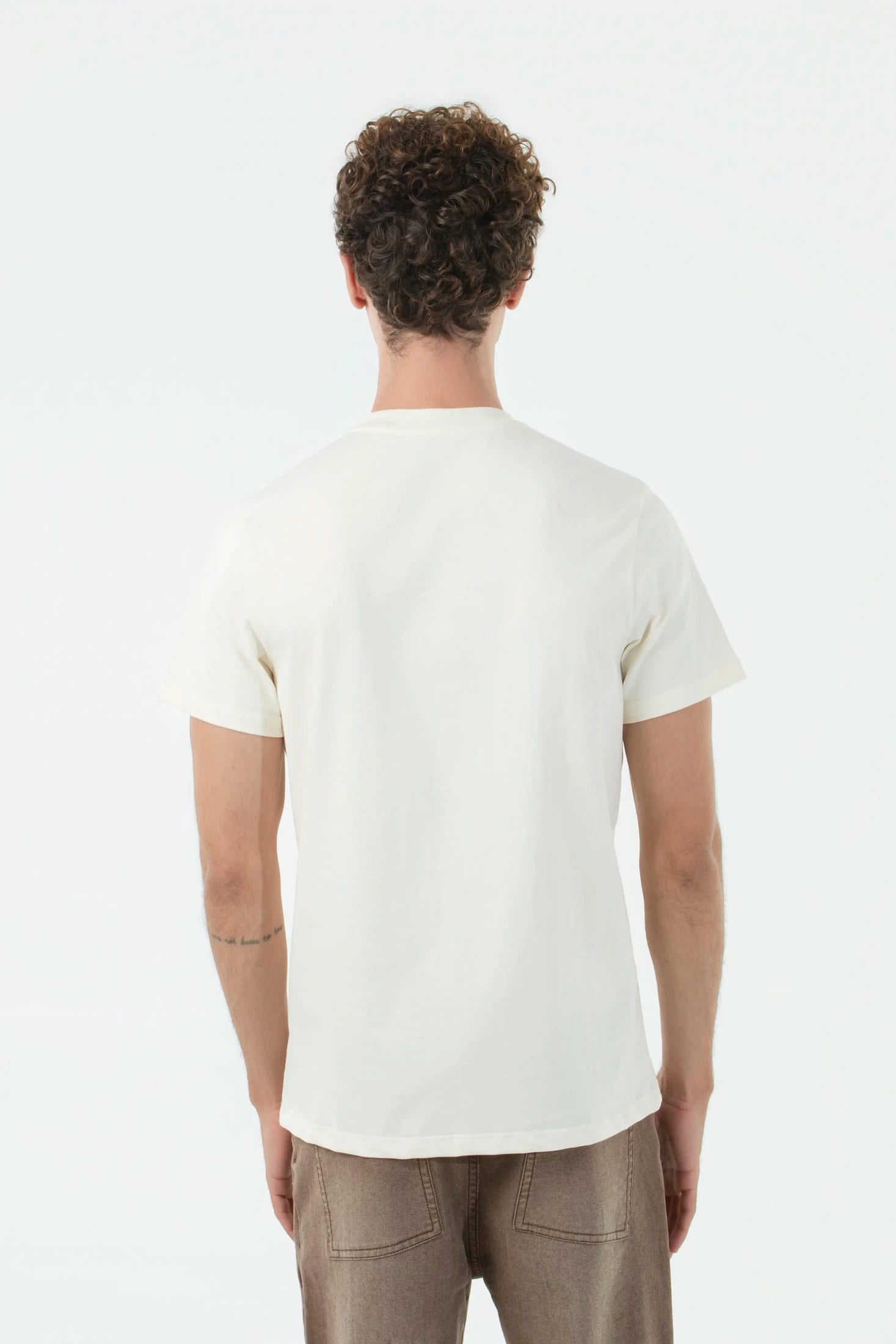 CAMISETA ESPECIAL ESTAMPADO LOCALIZADO COLOR IVORY - imagen 3