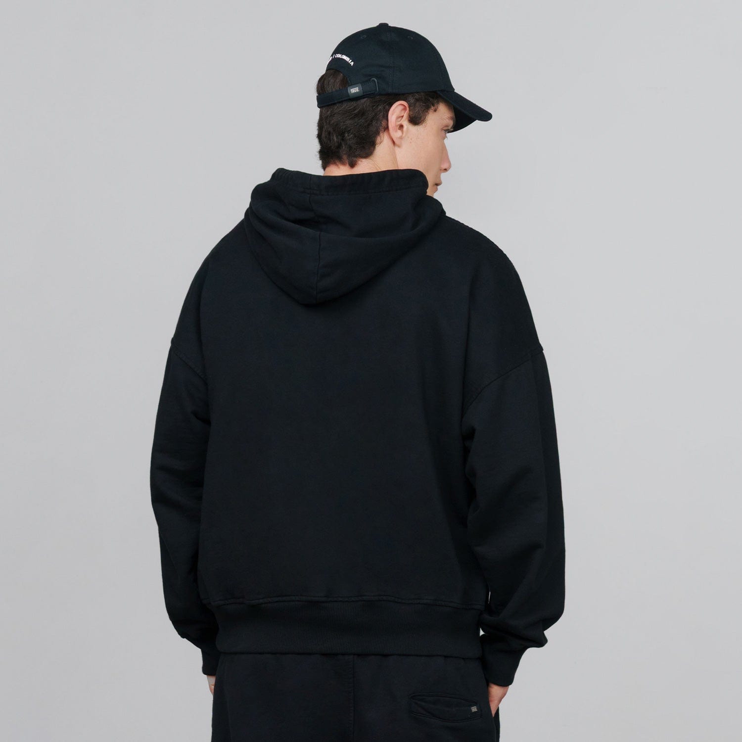 True Classic Hoodie - Deep Black - imagen 3