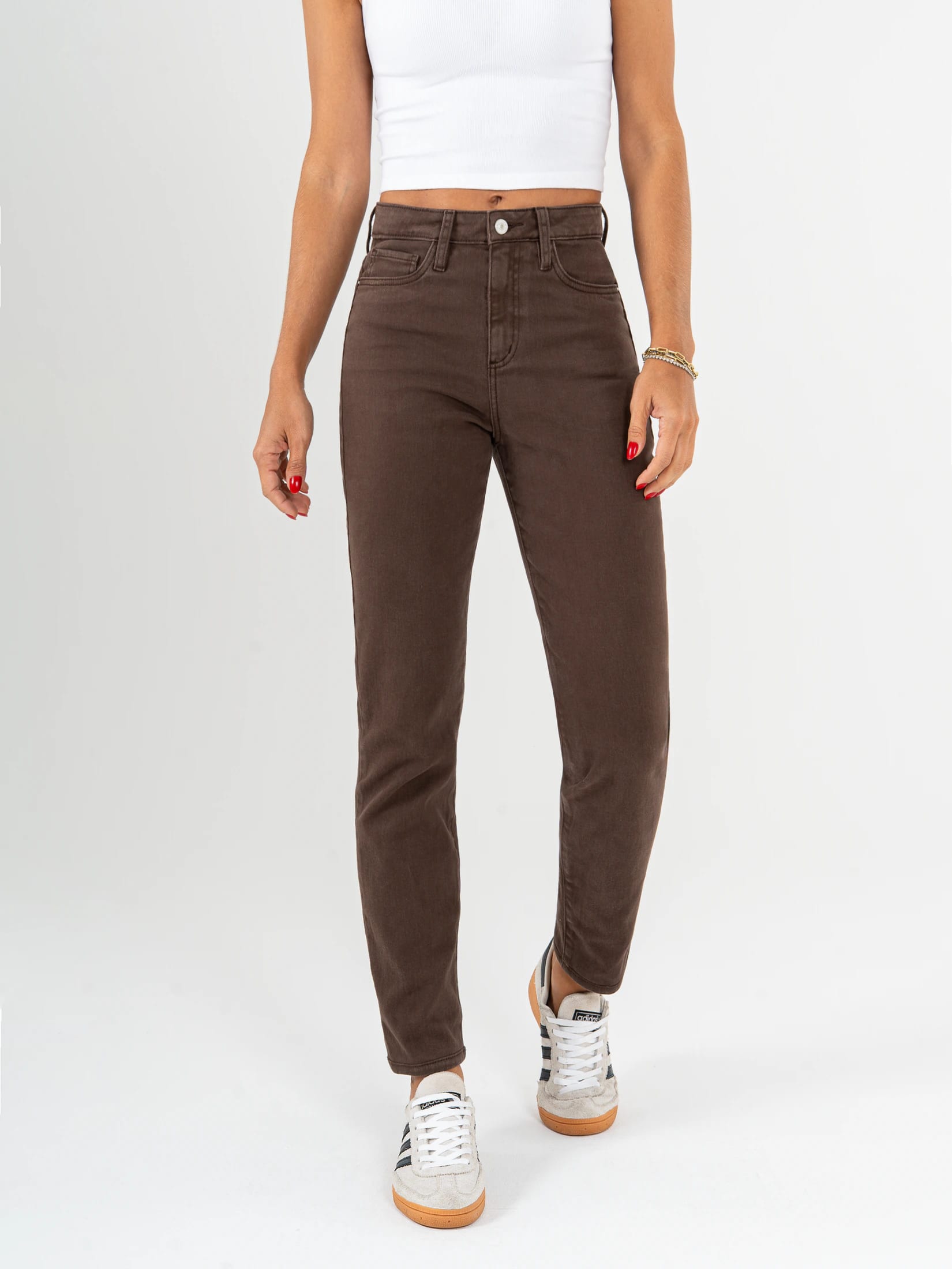 Ref: 069850 Pantalón mom fit stretch, tiro alto, tono café. - imagen 1