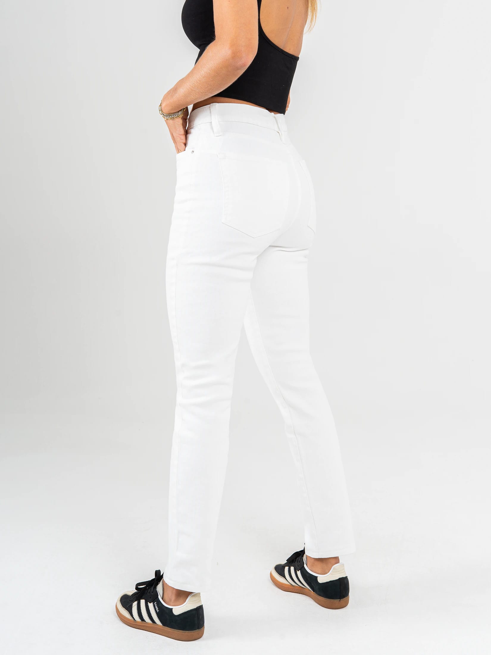 Ref: 0620613 Pantalón mom fit stretch, tiro alto, tono ivory, cintura ajustada - imagen 2