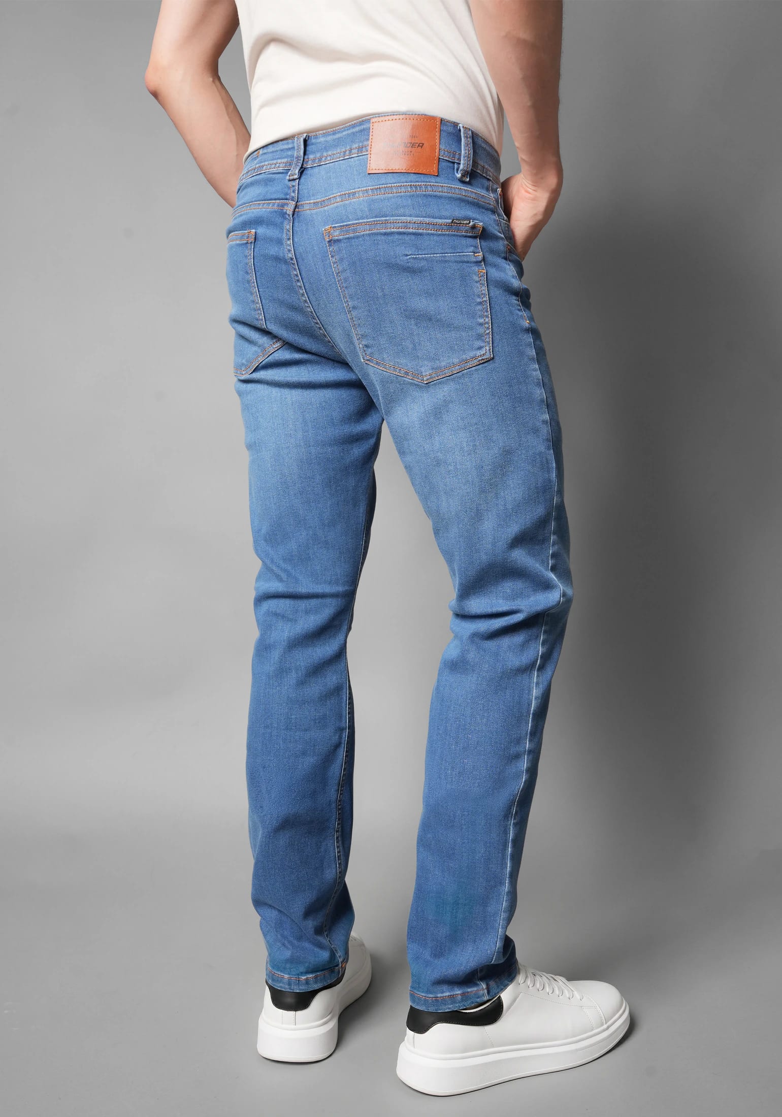 Jean para Hombre en Tono Azul Medio Thunder - imagen 2