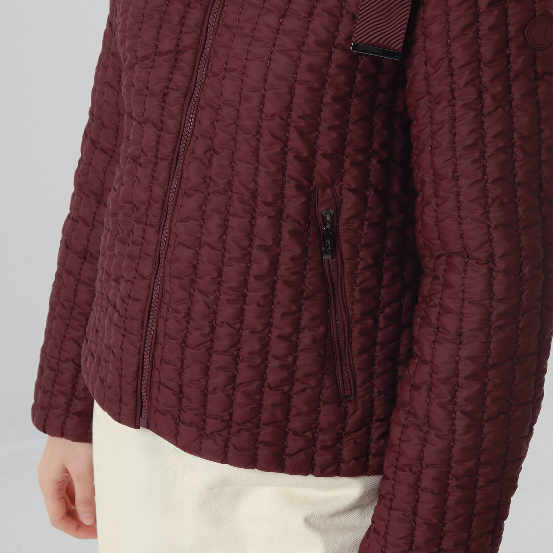 Chaqueta acolchada cuello alto capucha con lazo - imagen 7