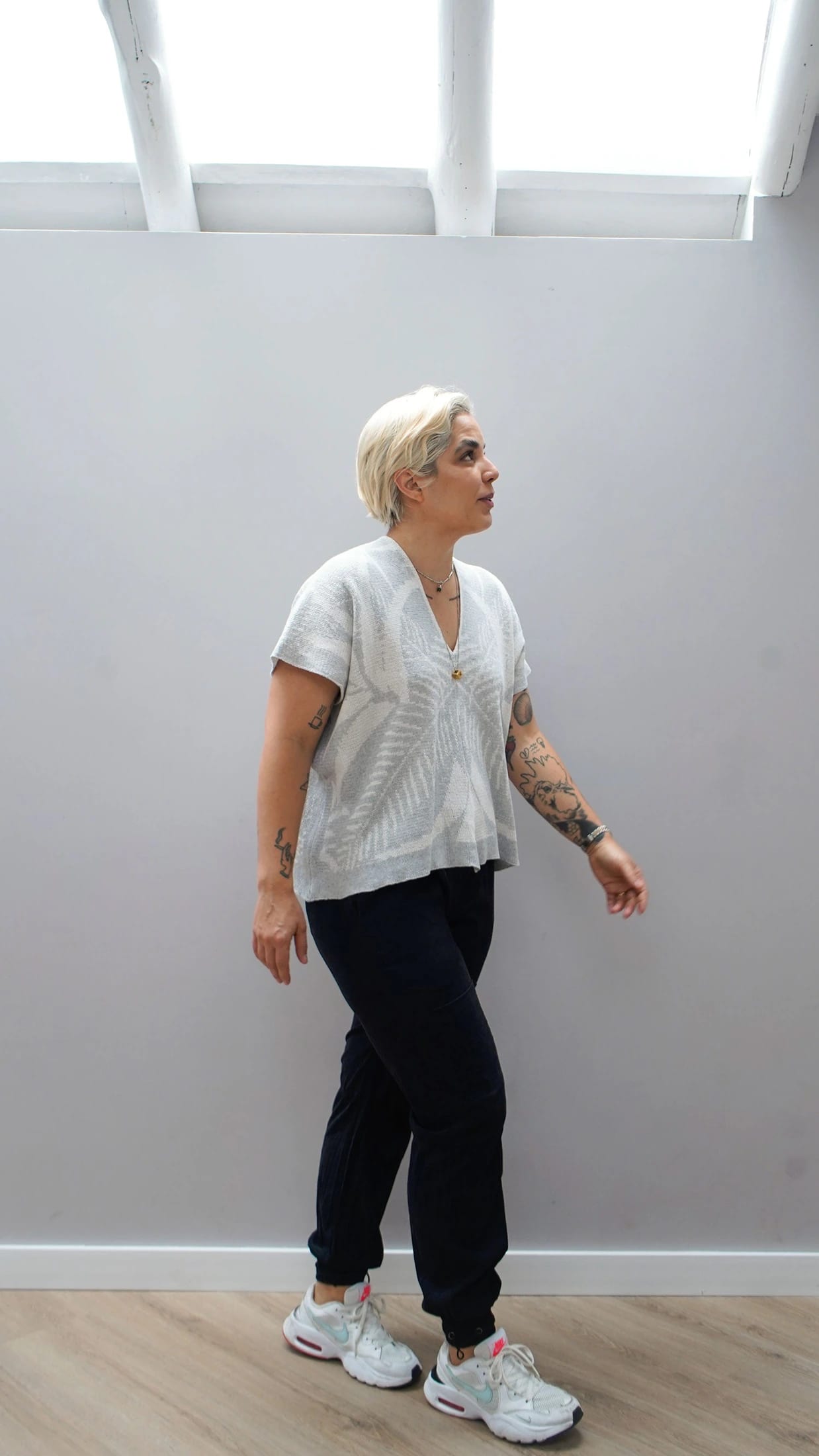 Blusa Palmas - gris claro y crudo - imagen 6