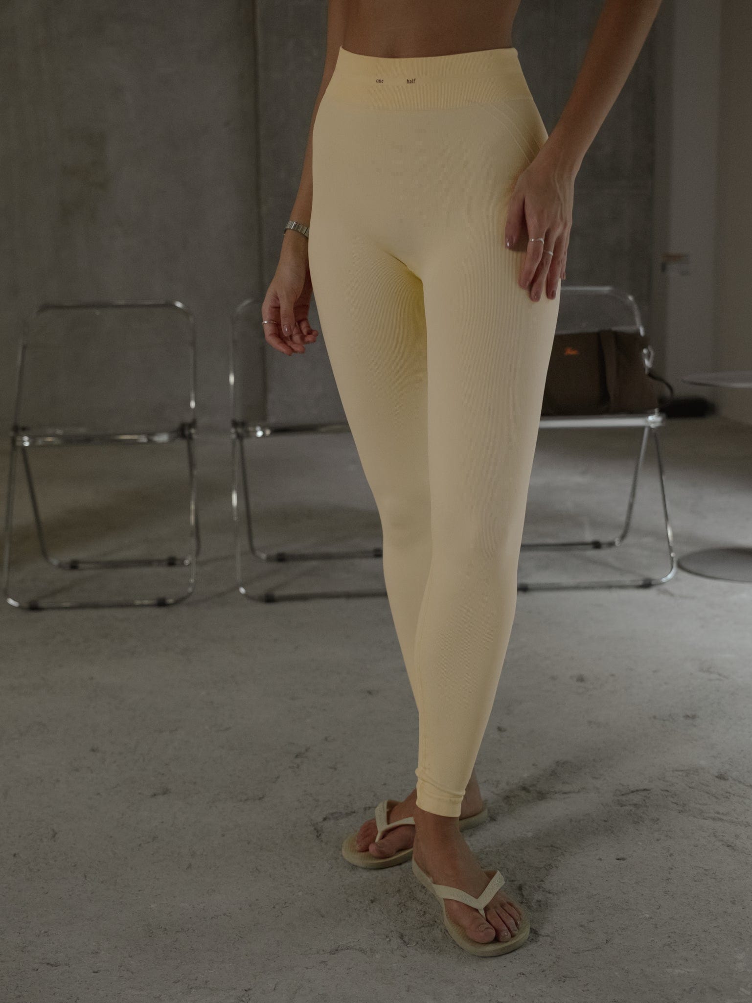 WIRED LINES SEAMLESS LEGGINGS - YELLOW UNDERTONE - imagen 5