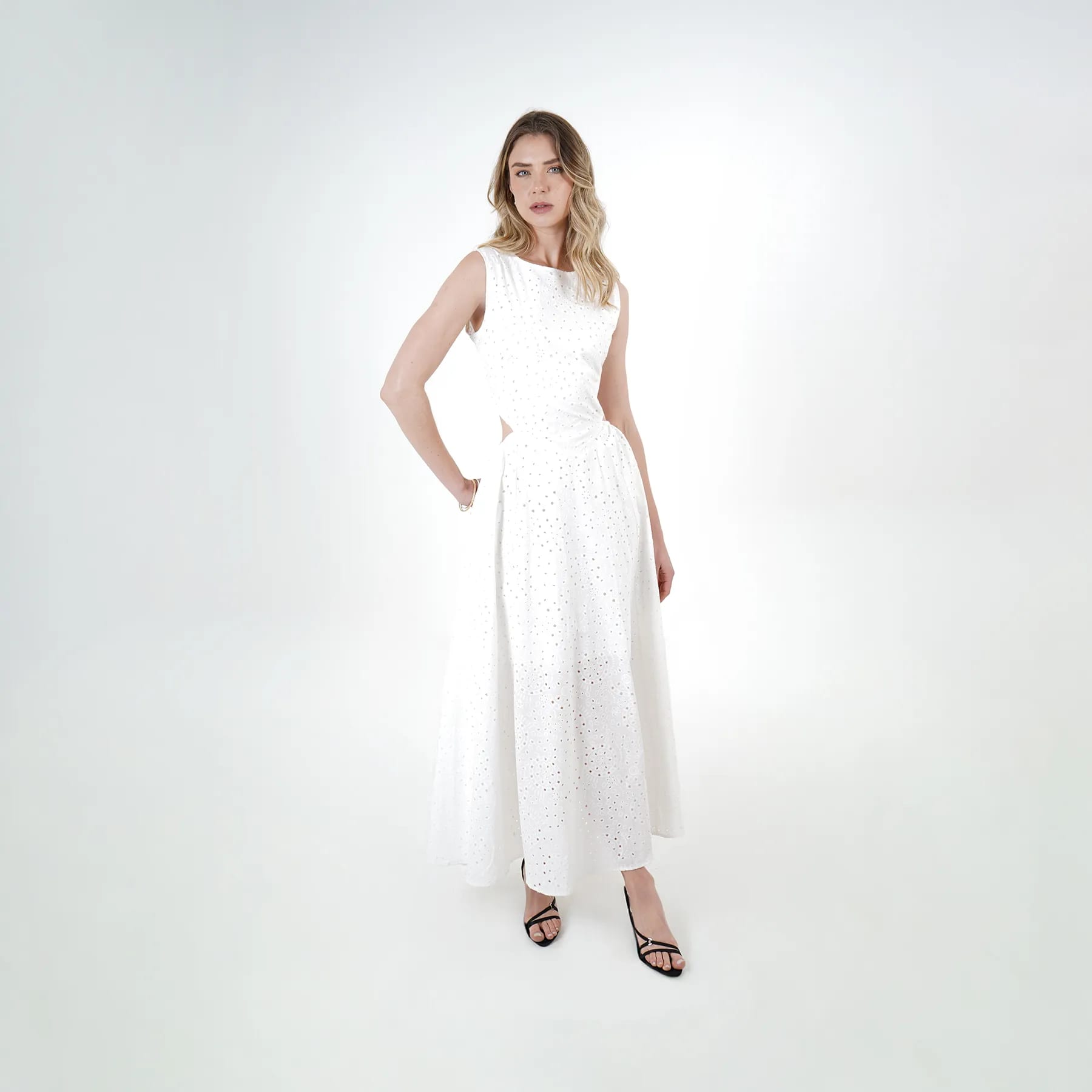 Vestido Ojalillo Largo Elegante - imagen 1