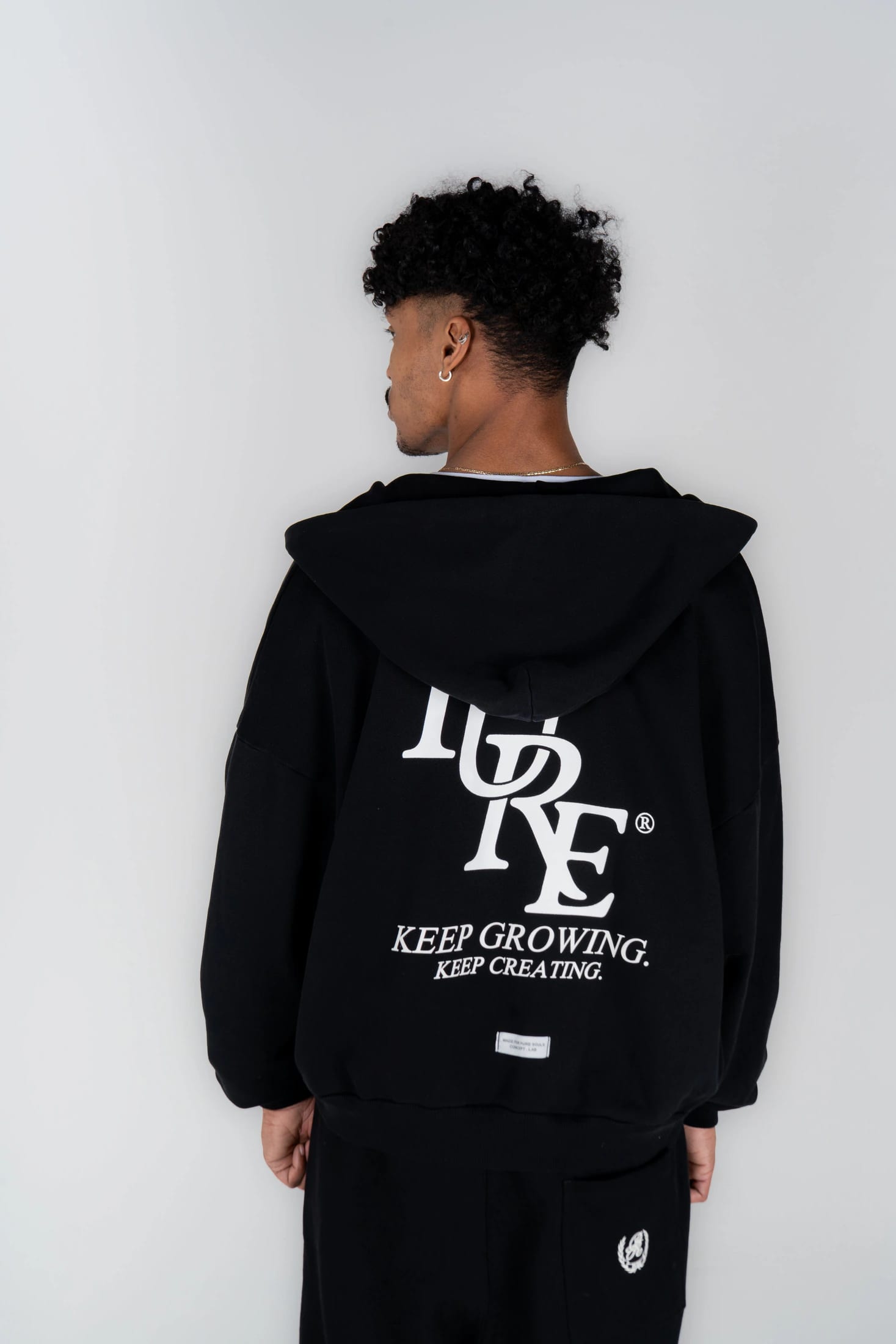 Basic Black Hoodie - imagen 3