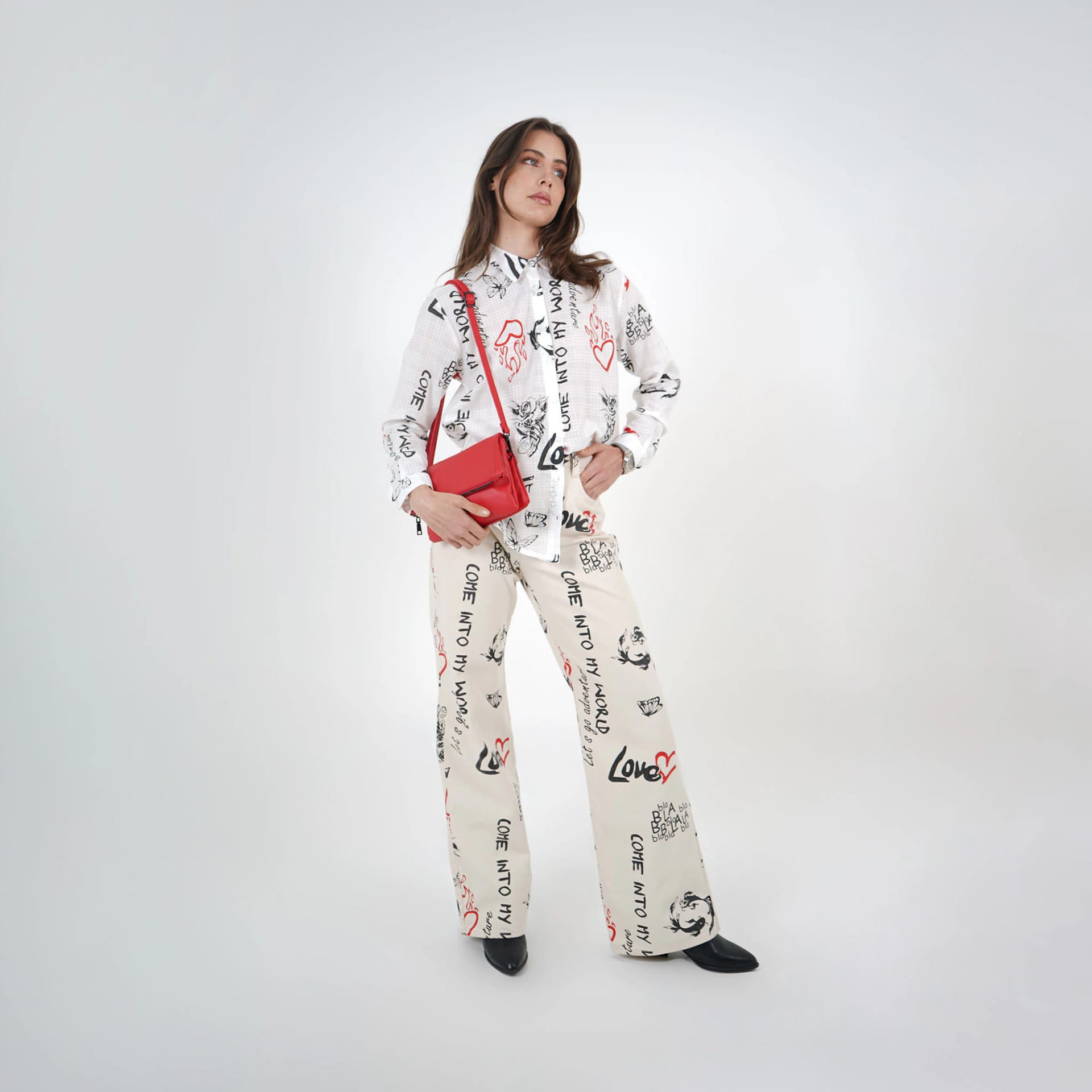 Pantalón estampado textos bota recta - imagen 1
