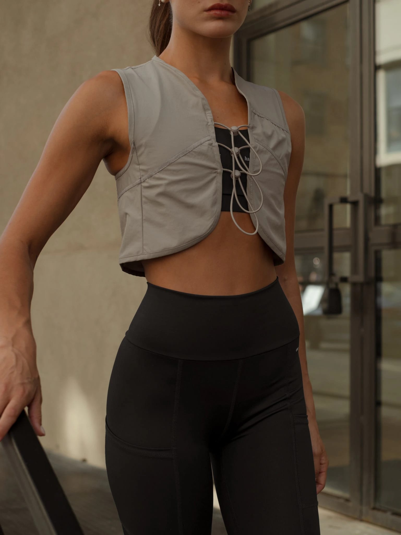 HIKING VEST - TAUPE - imagen 2