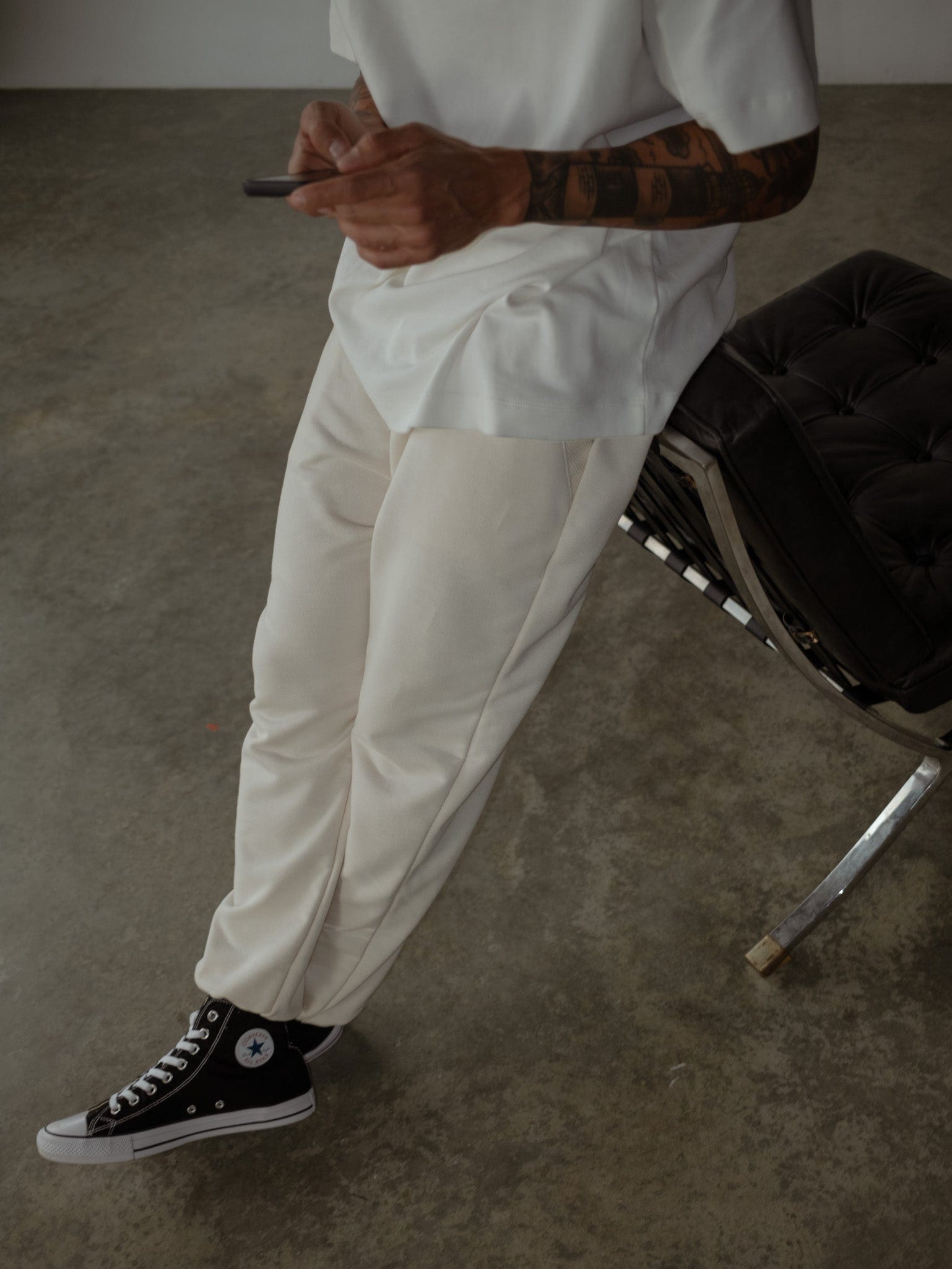 MEN MINIMAL JOGGER - CREAMY - imagen 21
