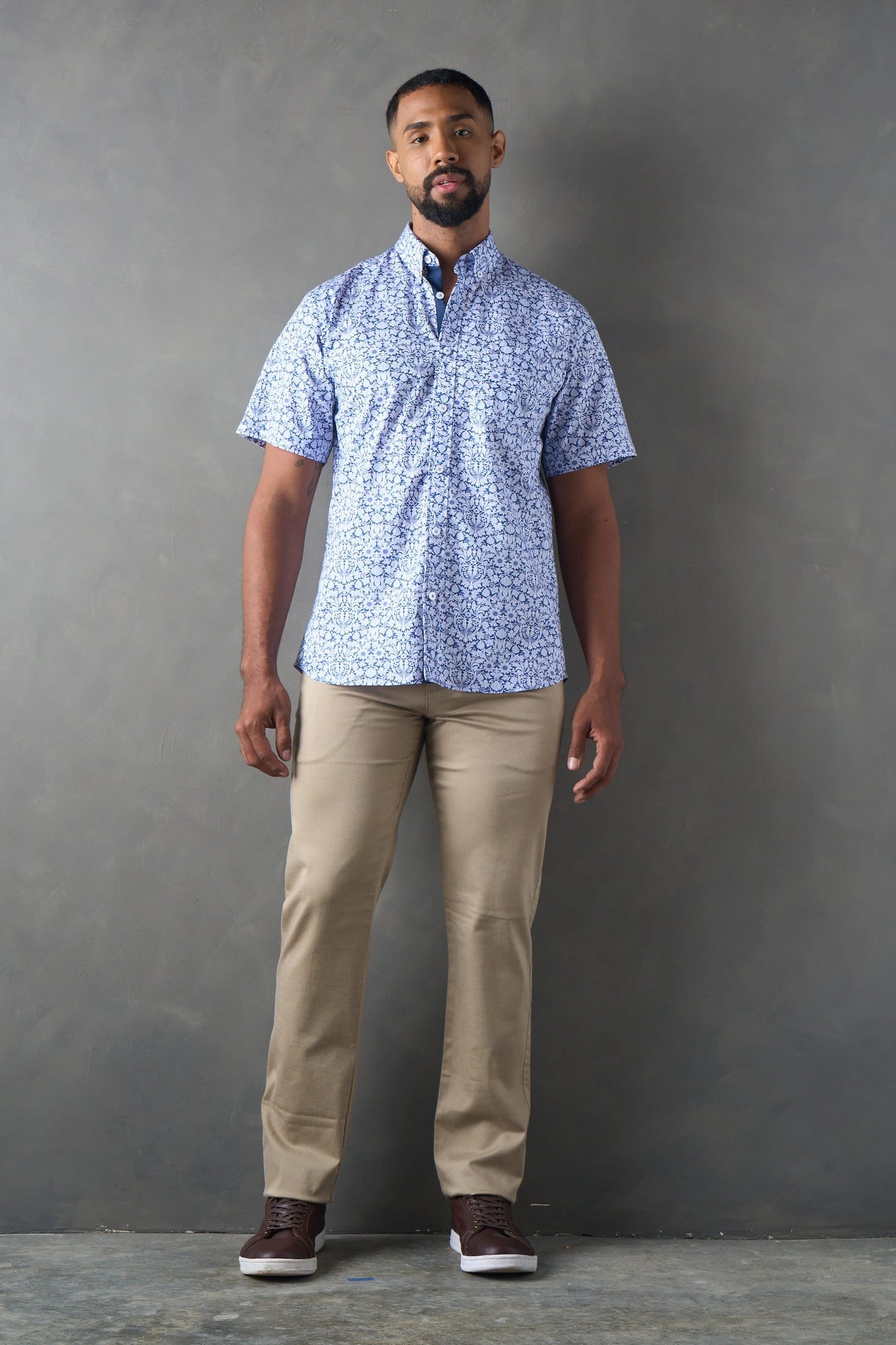 Camisa regular fit manga corta azul medio - imagen 4