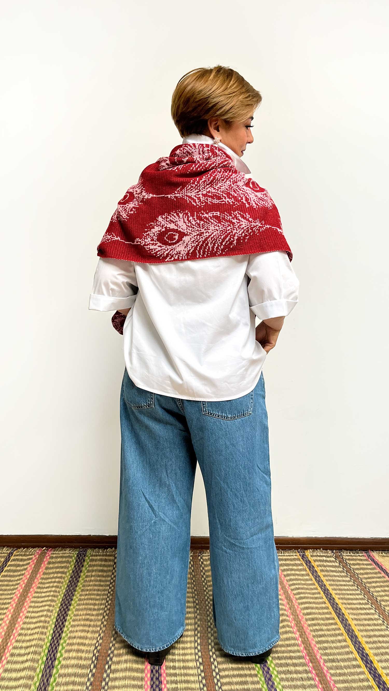 Poncho Plumas - rojo y rosado - imagen 3