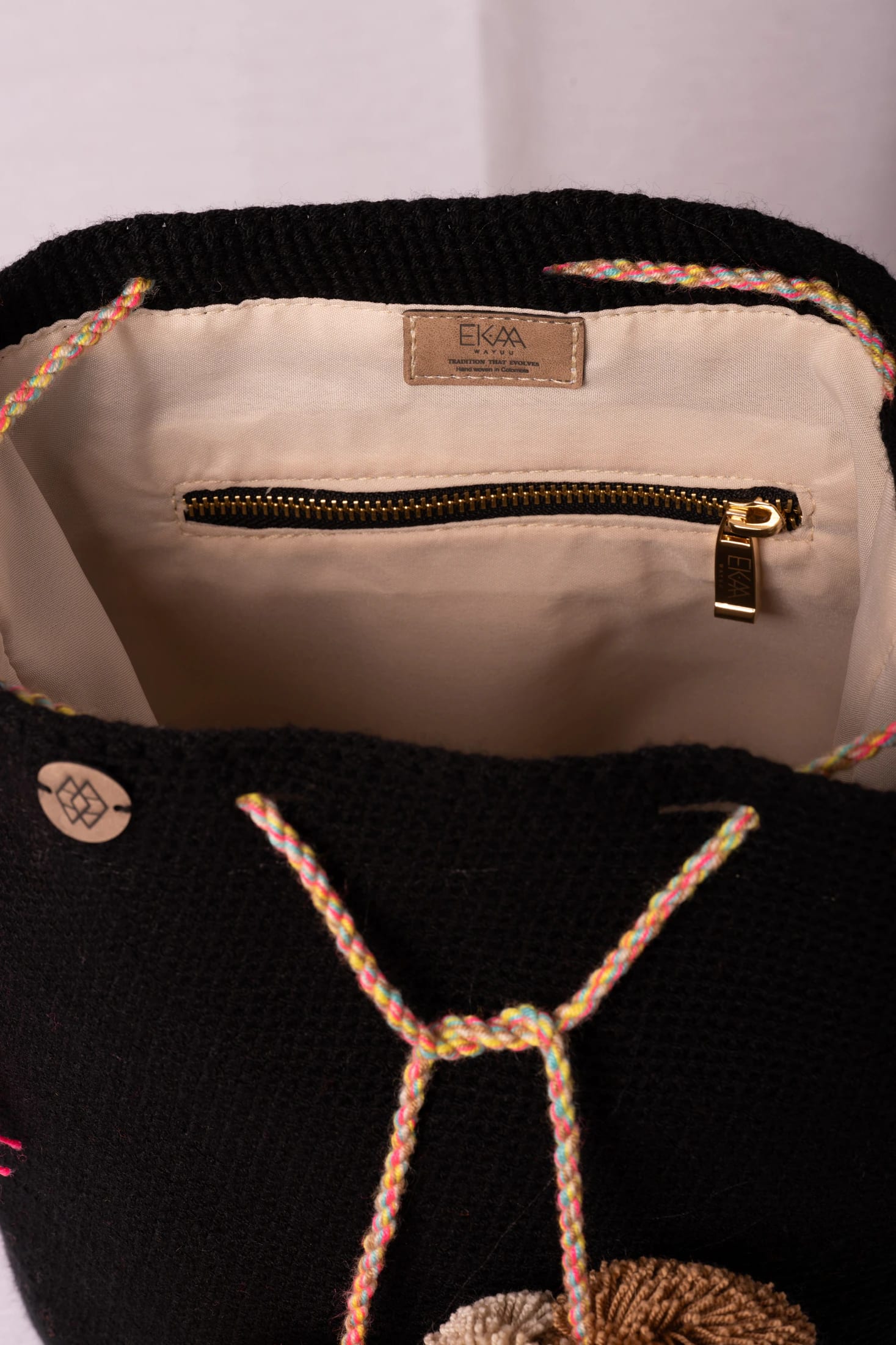 Mochila Cinco Borlas - imagen 3