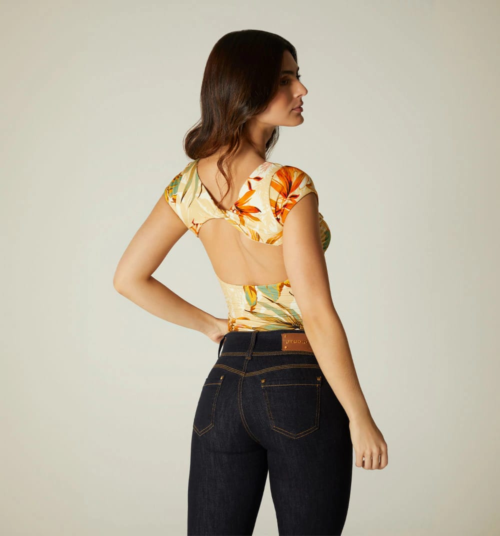 Blusa manga corta  con escote en espalda - imagen 4