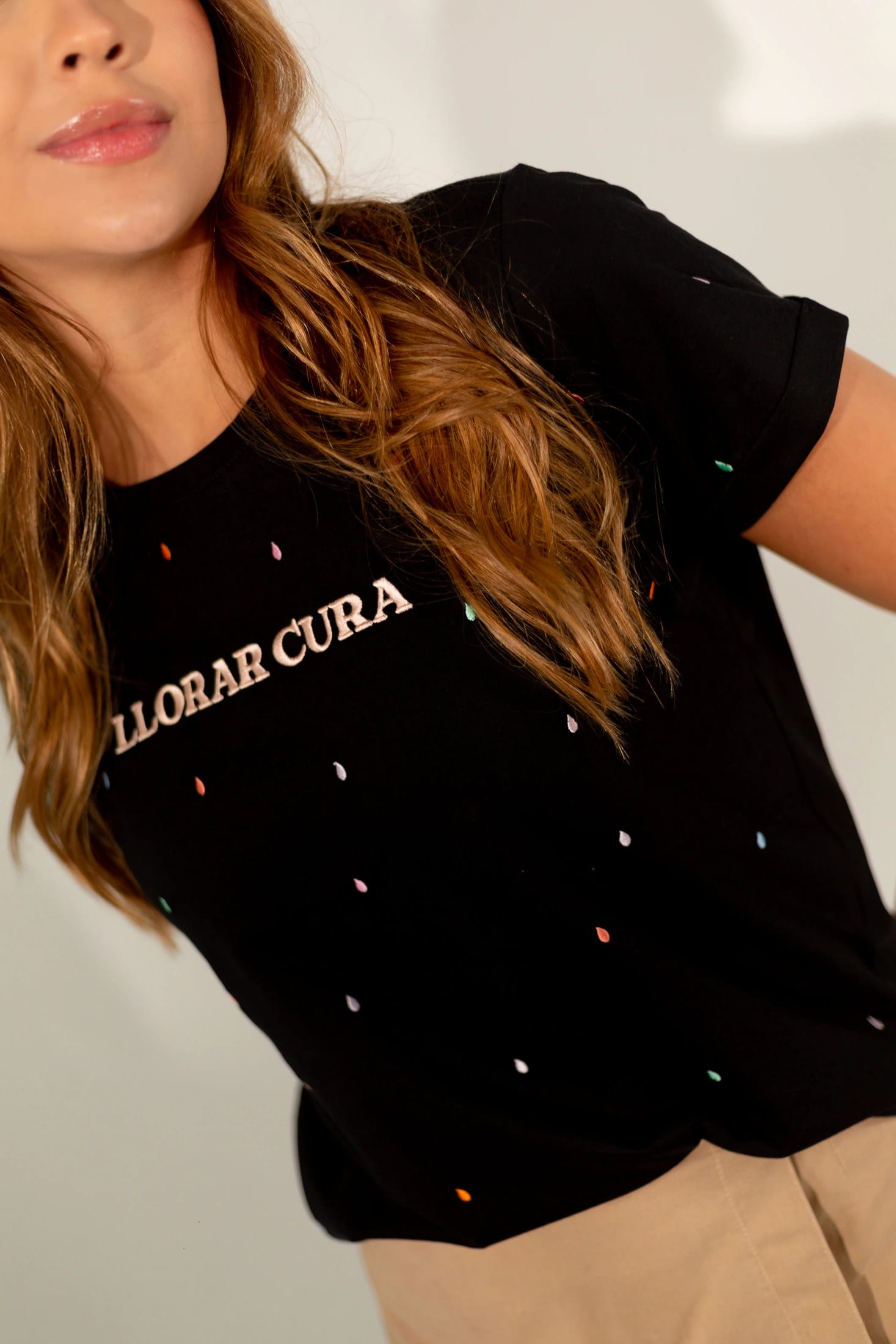 Llorar Cura Embroidered Oversized Tee - imagen 5