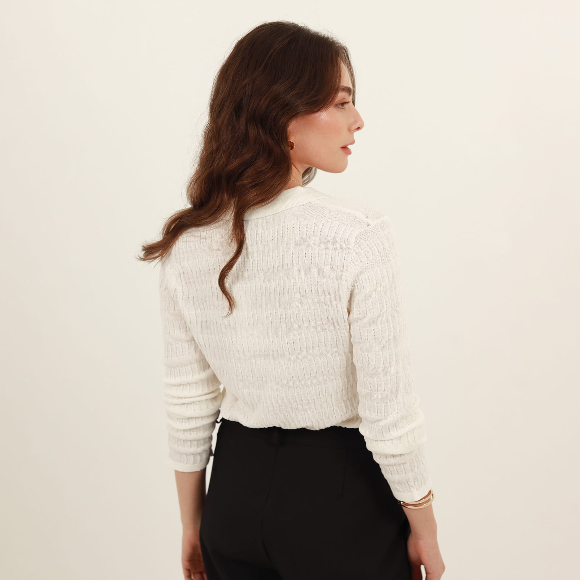 Sweater cárdigan corto cuello camisero con textura - imagen 1